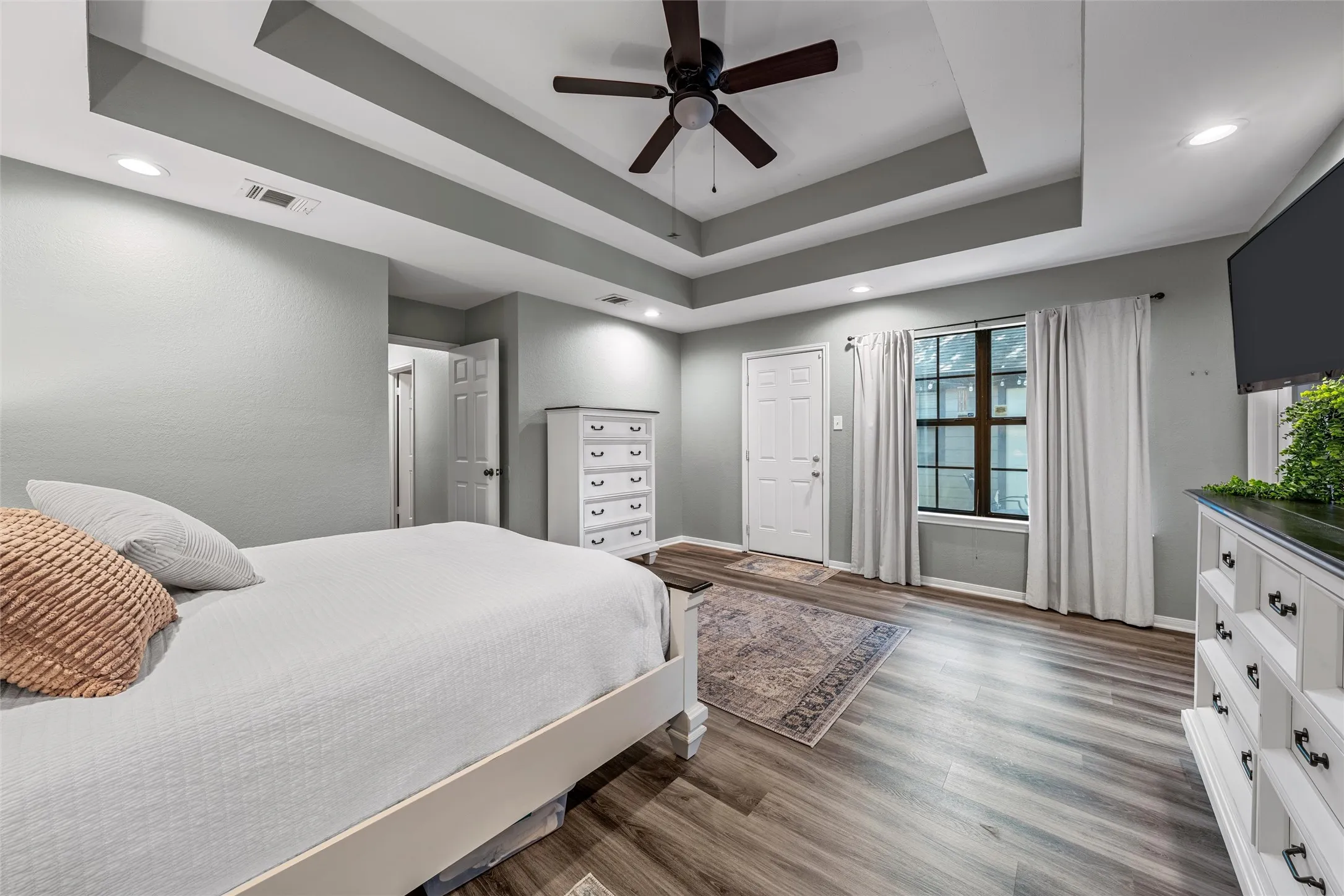 Single Family Residence For Sale in Mc Lennan County , 9605 Oak Springs Drive, Woodway, Texas 76712, 5 Bedroom, 4 Bathroom, 1 Garage spaces, 2,674 Sqft, built in 1986, mls#21349299, Real Estate Agent in Woodway, Homes For Sale in Mc Lennan county, Homes For Sale in Woodway, Realtor in Woodway Texas, Real Estate Brokerage Independent Realty Texas, Luminita Cordes Realtor