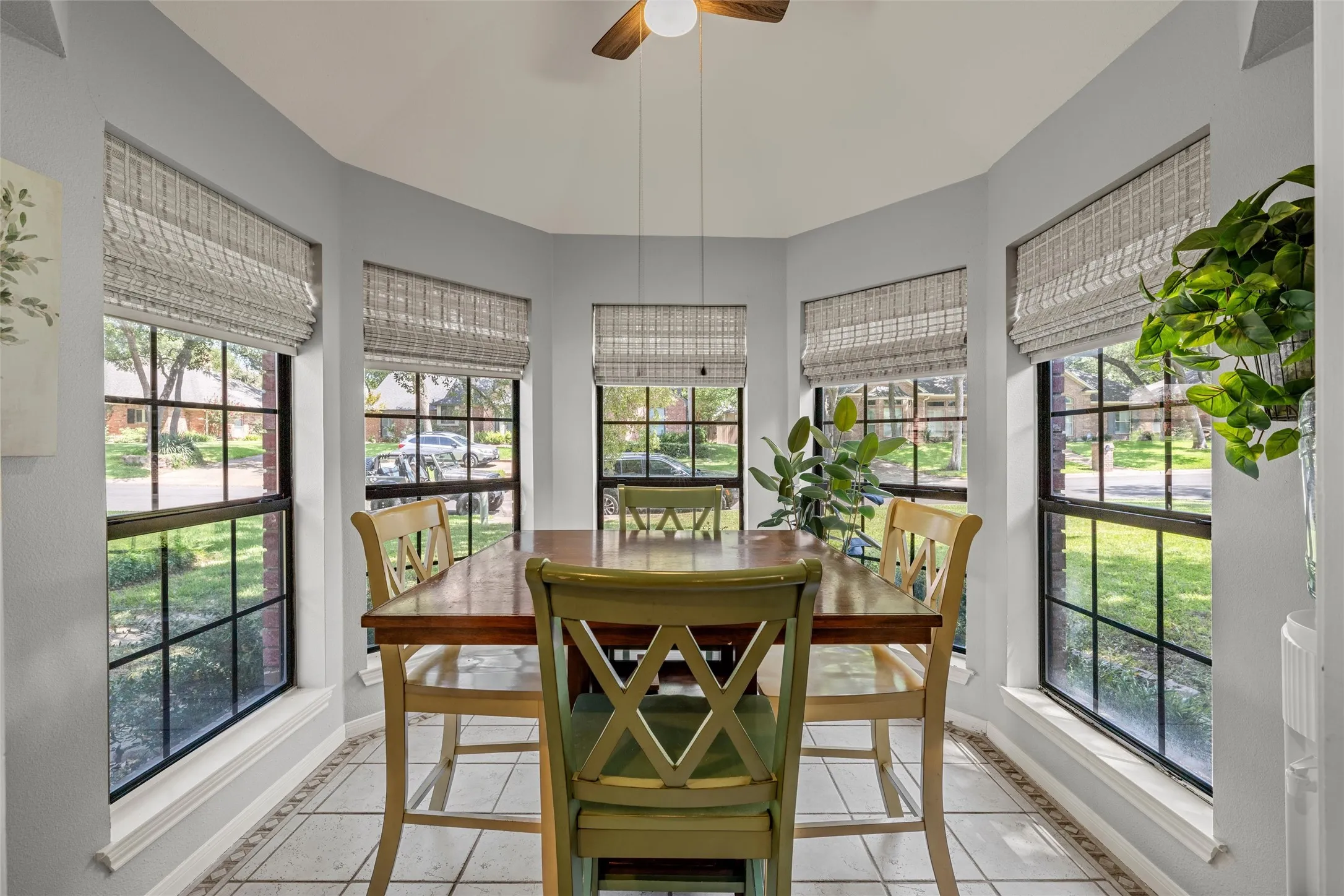 Single Family Residence For Sale in Mc Lennan County , 9605 Oak Springs Drive, Woodway, Texas 76712, 5 Bedroom, 4 Bathroom, 1 Garage spaces, 2,674 Sqft, built in 1986, mls#21349299, Real Estate Agent in Woodway, Homes For Sale in Mc Lennan county, Homes For Sale in Woodway, Realtor in Woodway Texas, Real Estate Brokerage Independent Realty Texas, Luminita Cordes Realtor