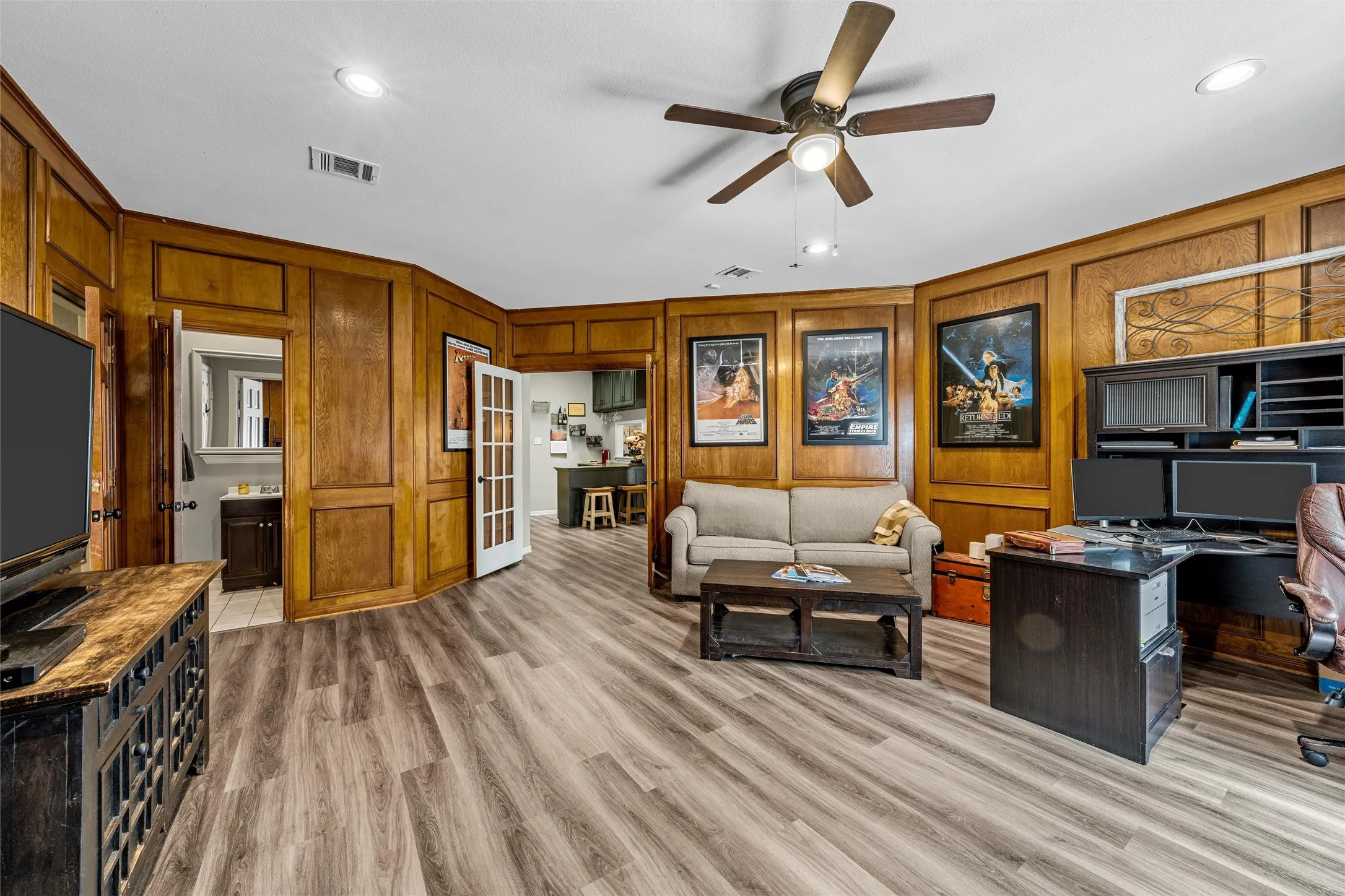 Single Family Residence For Sale in Mc Lennan County , 9605 Oak Springs Drive, Woodway, Texas 76712, 5 Bedroom, 4 Bathroom, 1 Garage spaces, 2,674 Sqft, built in 1986, mls#21349299, Real Estate Agent in Woodway, Homes For Sale in Mc Lennan county, Homes For Sale in Woodway, Realtor in Woodway Texas, Real Estate Brokerage Independent Realty Texas, Luminita Cordes Realtor