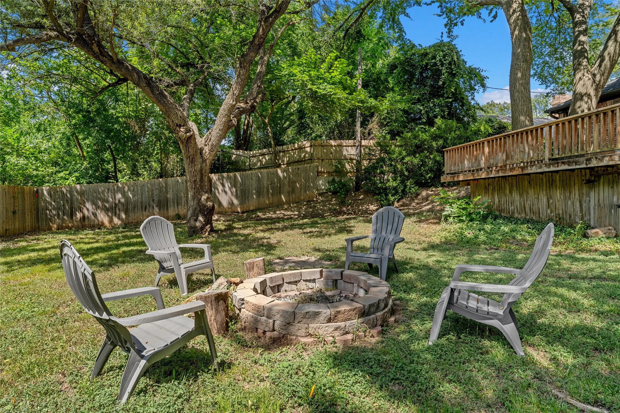 Single Family Residence For Sale in Mc Lennan County , 9605 Oak Springs Drive, Woodway, Texas 76712, 5 Bedroom, 4 Bathroom, 1 Garage spaces, 2,674 Sqft, built in 1986, mls#21349299, Real Estate Agent in Woodway, Homes For Sale in Mc Lennan county, Homes For Sale in Woodway, Realtor in Woodway Texas, Real Estate Brokerage Independent Realty Texas, Luminita Cordes Realtor