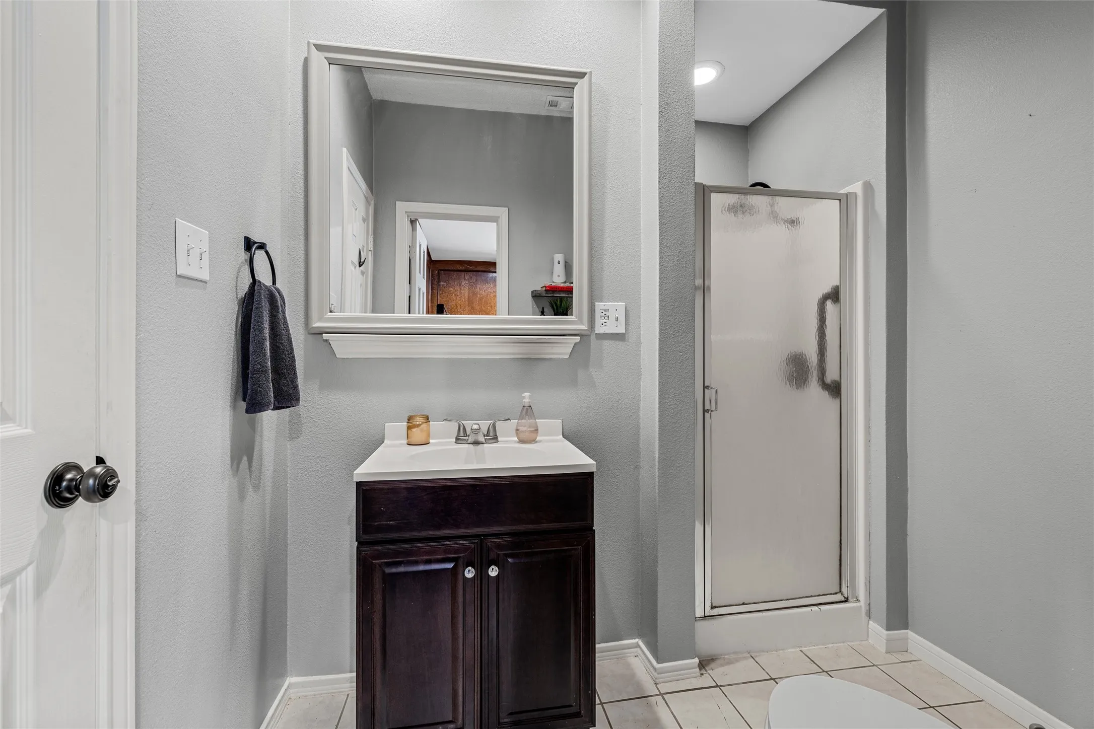 Single Family Residence For Sale in Mc Lennan County , 9605 Oak Springs Drive, Woodway, Texas 76712, 5 Bedroom, 4 Bathroom, 1 Garage spaces, 2,674 Sqft, built in 1986, mls#21349299, Real Estate Agent in Woodway, Homes For Sale in Mc Lennan county, Homes For Sale in Woodway, Realtor in Woodway Texas, Real Estate Brokerage Independent Realty Texas, Luminita Cordes Realtor