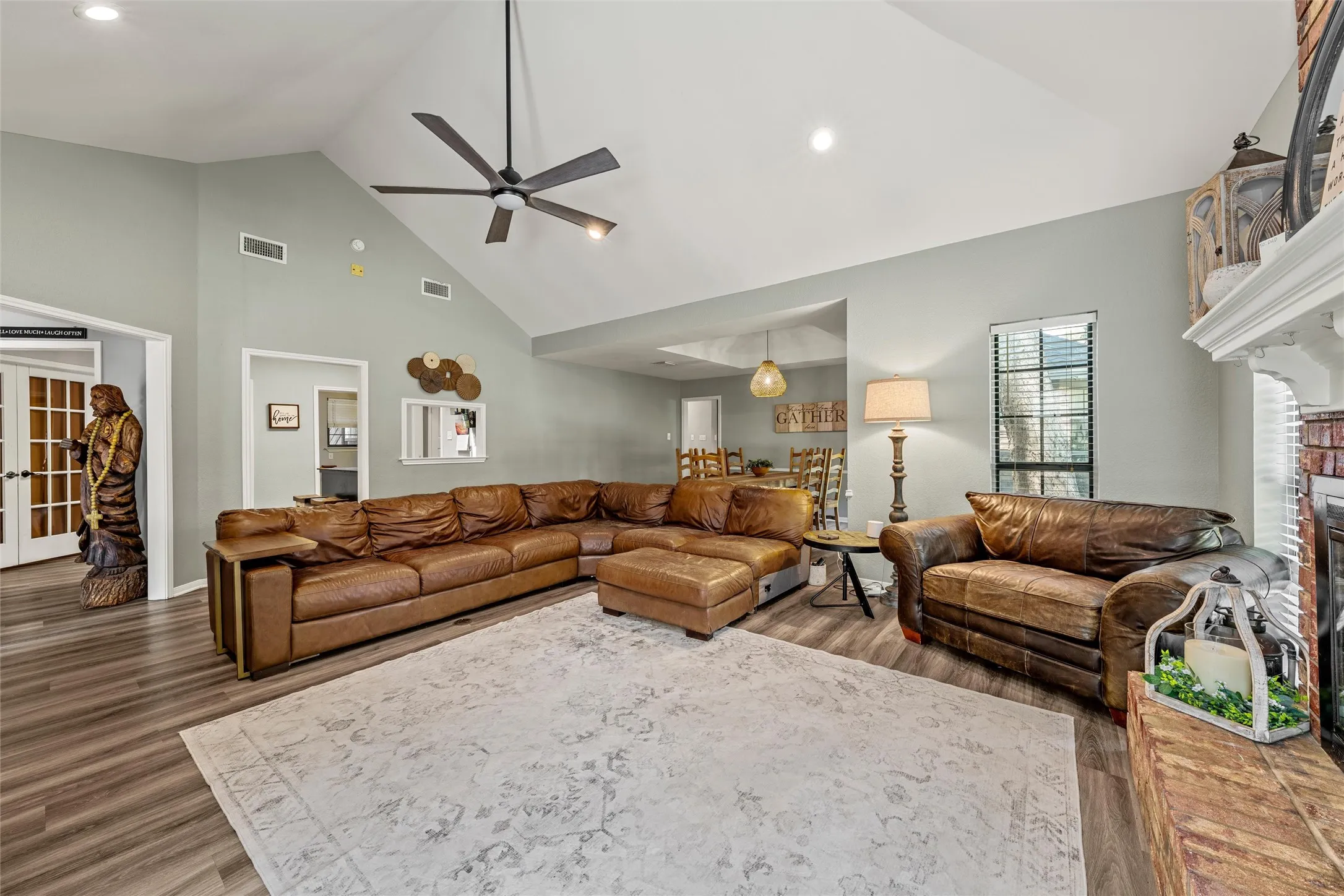 Single Family Residence For Sale in Mc Lennan County , 9605 Oak Springs Drive, Woodway, Texas 76712, 5 Bedroom, 4 Bathroom, 1 Garage spaces, 2,674 Sqft, built in 1986, mls#21349299, Real Estate Agent in Woodway, Homes For Sale in Mc Lennan county, Homes For Sale in Woodway, Realtor in Woodway Texas, Real Estate Brokerage Independent Realty Texas, Luminita Cordes Realtor