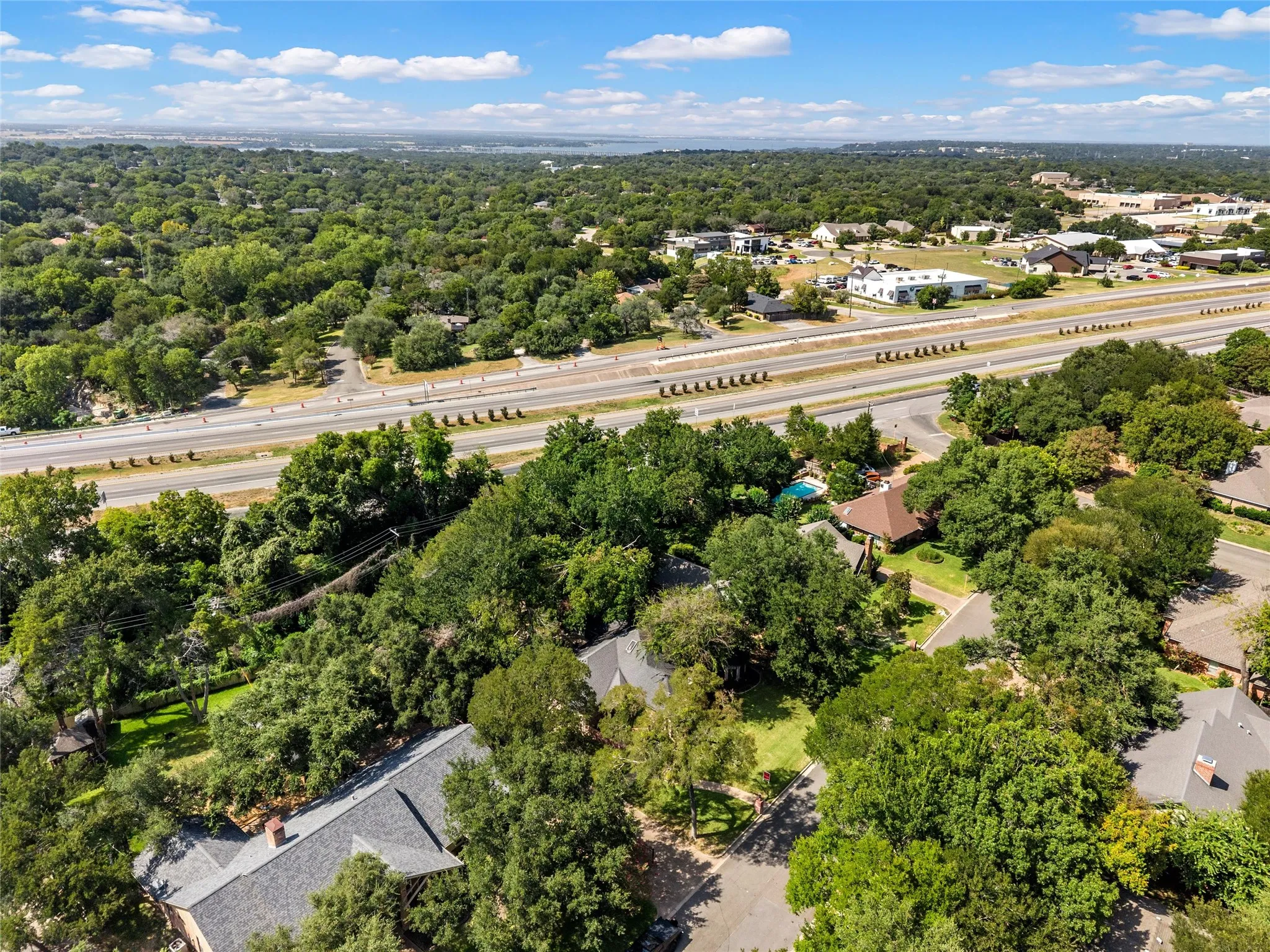 Single Family Residence For Sale in Mc Lennan County , 9605 Oak Springs Drive, Woodway, Texas 76712, 5 Bedroom, 4 Bathroom, 1 Garage spaces, 2,674 Sqft, built in 1986, mls#21349299, Real Estate Agent in Woodway, Homes For Sale in Mc Lennan county, Homes For Sale in Woodway, Realtor in Woodway Texas, Real Estate Brokerage Independent Realty Texas, Luminita Cordes Realtor