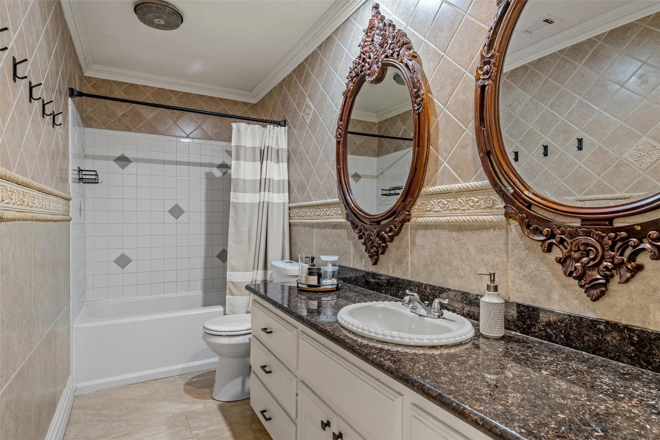 Single Family Residence For Sale in Mc Lennan County , 9605 Oak Springs Drive, Woodway, Texas 76712, 5 Bedroom, 4 Bathroom, 1 Garage spaces, 2,674 Sqft, built in 1986, mls#21349299, Real Estate Agent in Woodway, Homes For Sale in Mc Lennan county, Homes For Sale in Woodway, Realtor in Woodway Texas, Real Estate Brokerage Independent Realty Texas, Luminita Cordes Realtor