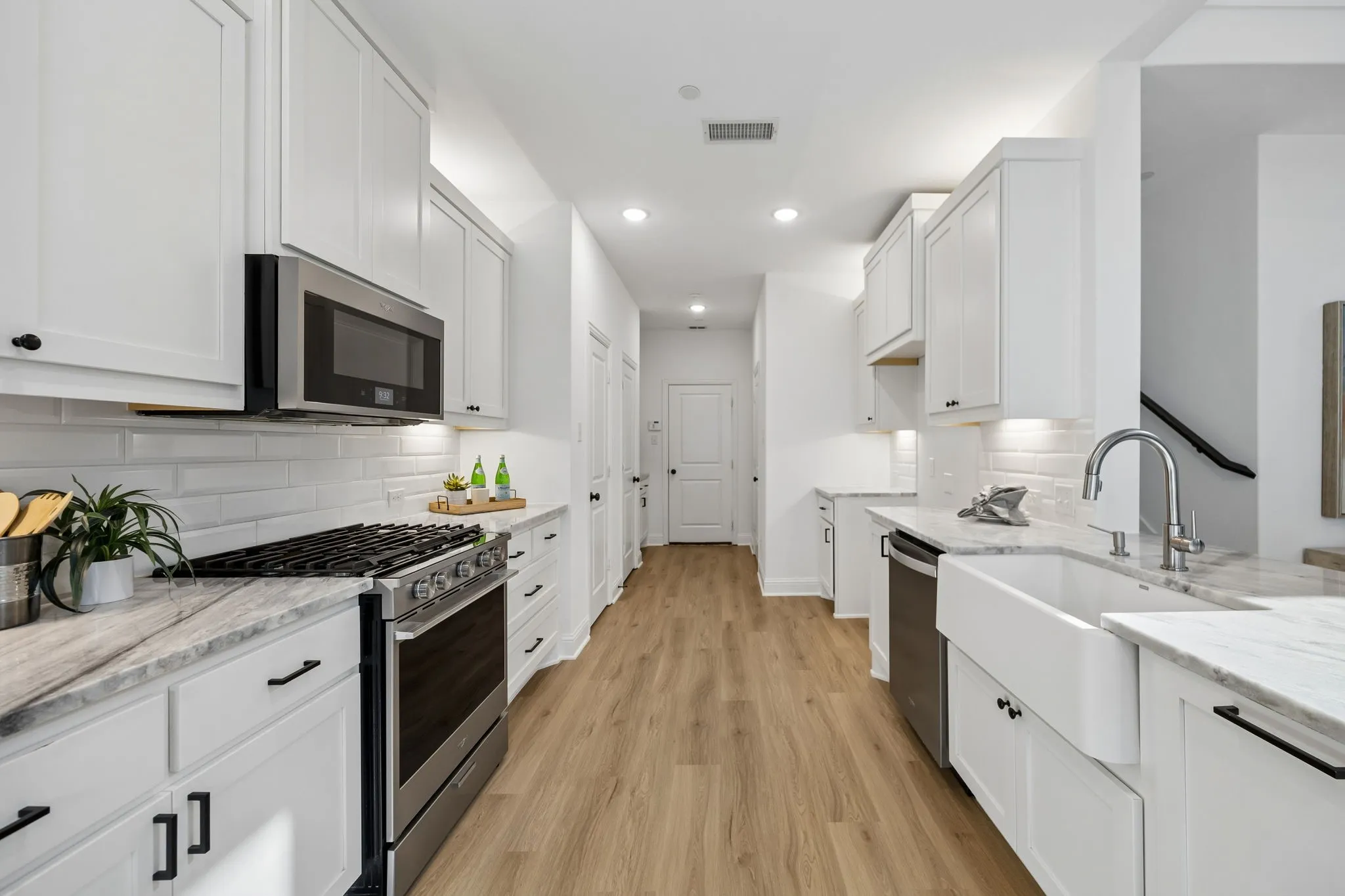 Abundant quartz counter space