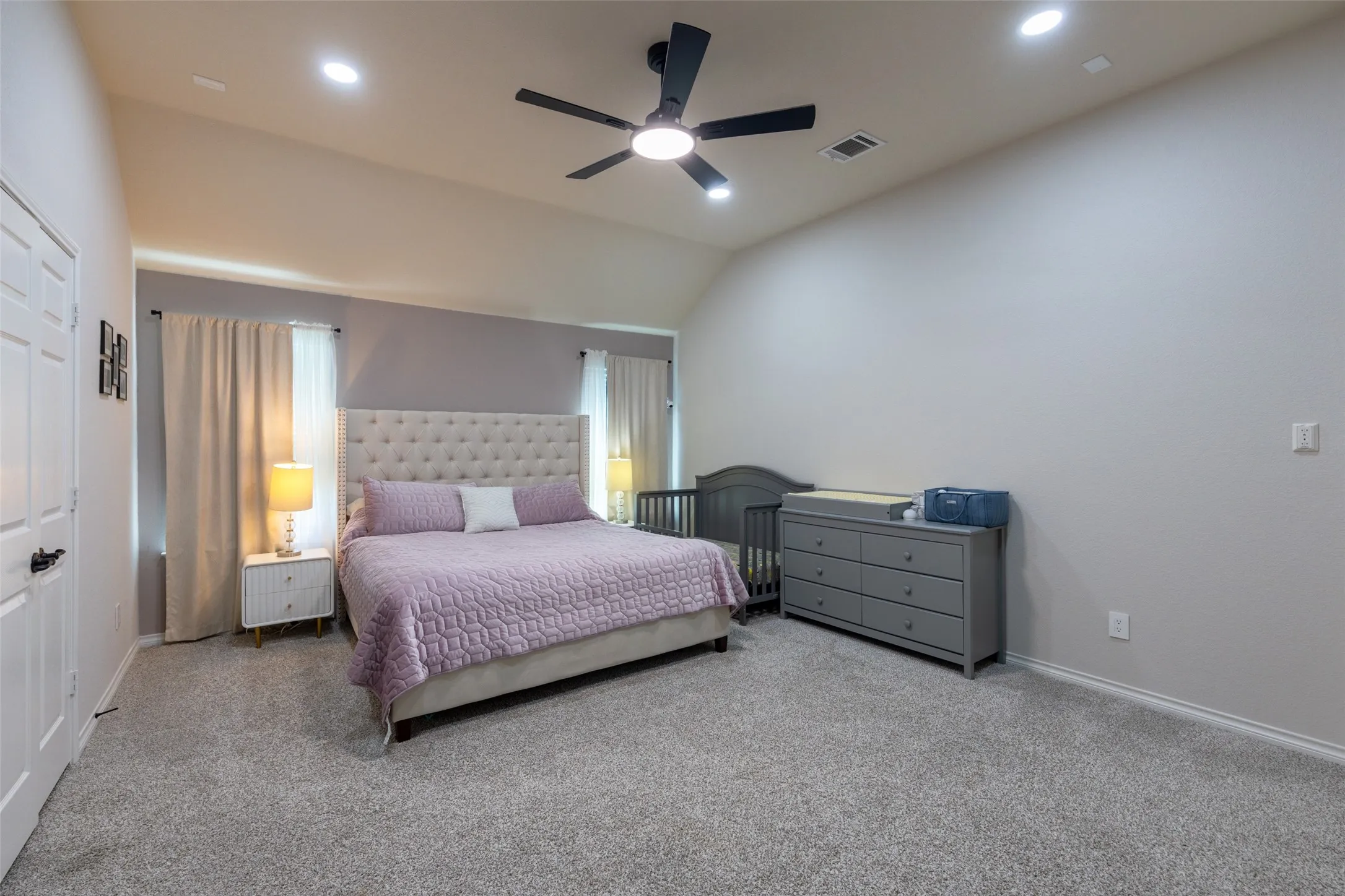Single Family Residence For Sale in Denton County , 913 Caudle Lane, Savannah, Texas 76227, 3 Bedroom, 2 Bathroom, 2 Garage spaces, 2,379 Sqft, built in 2008, mls#21352453, Real Estate Agent in Savannah, Homes For Sale in Denton county, Homes For Sale in Savannah, Realtor in Savannah Texas, Real Estate Brokerage Independent Realty Texas, Luminita Cordes Realtor