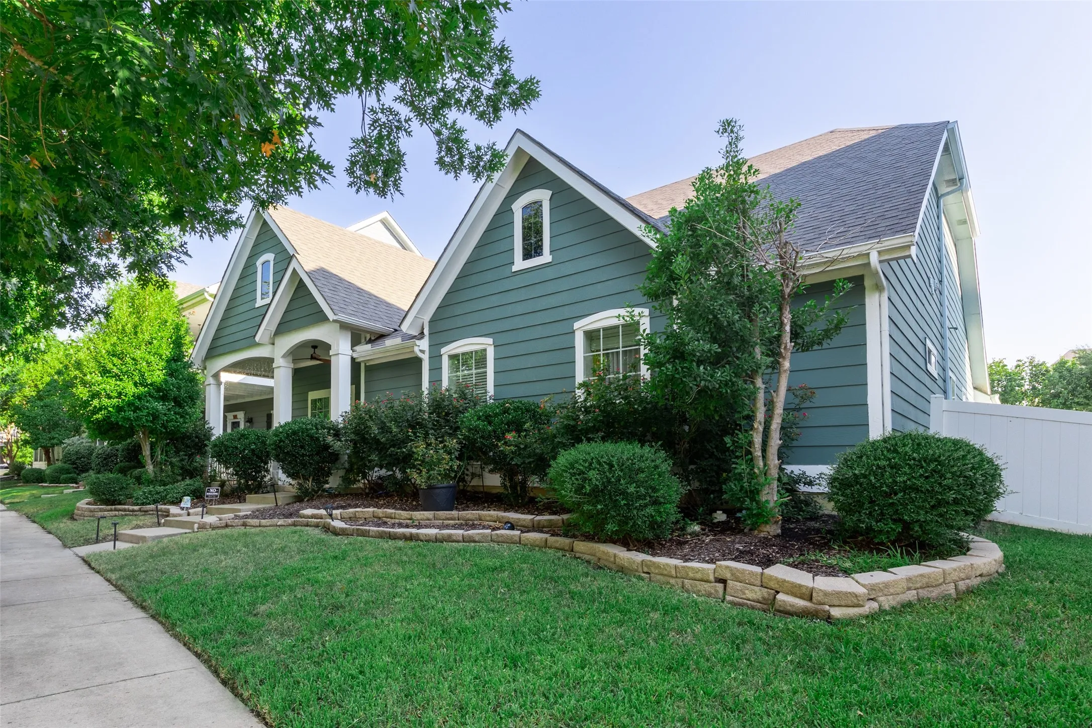 Single Family Residence For Sale in Denton County , 913 Caudle Lane, Savannah, Texas 76227, 3 Bedroom, 2 Bathroom, 2 Garage spaces, 2,379 Sqft, built in 2008, mls#21352453, Real Estate Agent in Savannah, Homes For Sale in Denton county, Homes For Sale in Savannah, Realtor in Savannah Texas, Real Estate Brokerage Independent Realty Texas, Luminita Cordes Realtor