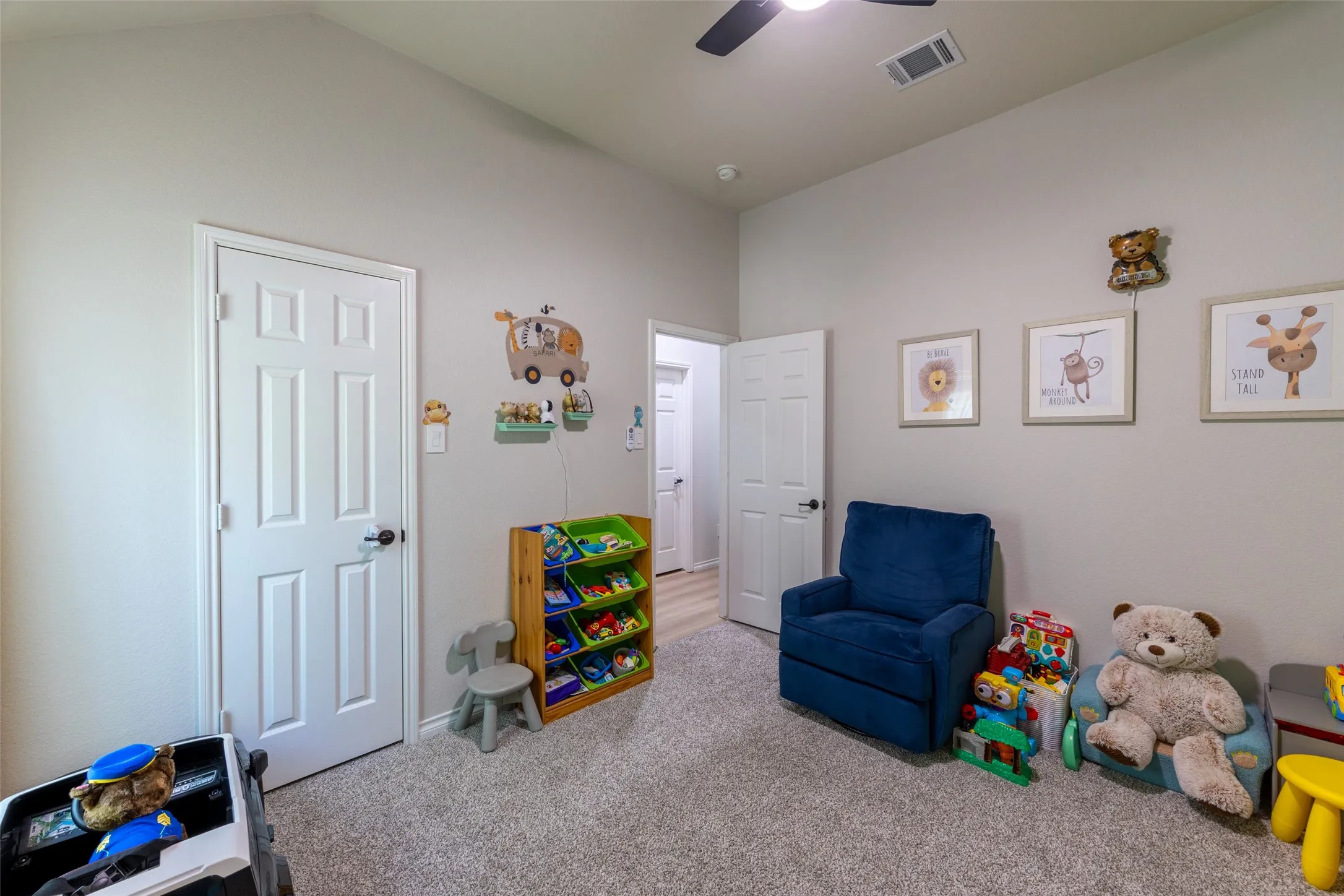 Single Family Residence For Sale in Denton County , 913 Caudle Lane, Savannah, Texas 76227, 3 Bedroom, 2 Bathroom, 2 Garage spaces, 2,379 Sqft, built in 2008, mls#21352453, Real Estate Agent in Savannah, Homes For Sale in Denton county, Homes For Sale in Savannah, Realtor in Savannah Texas, Real Estate Brokerage Independent Realty Texas, Luminita Cordes Realtor