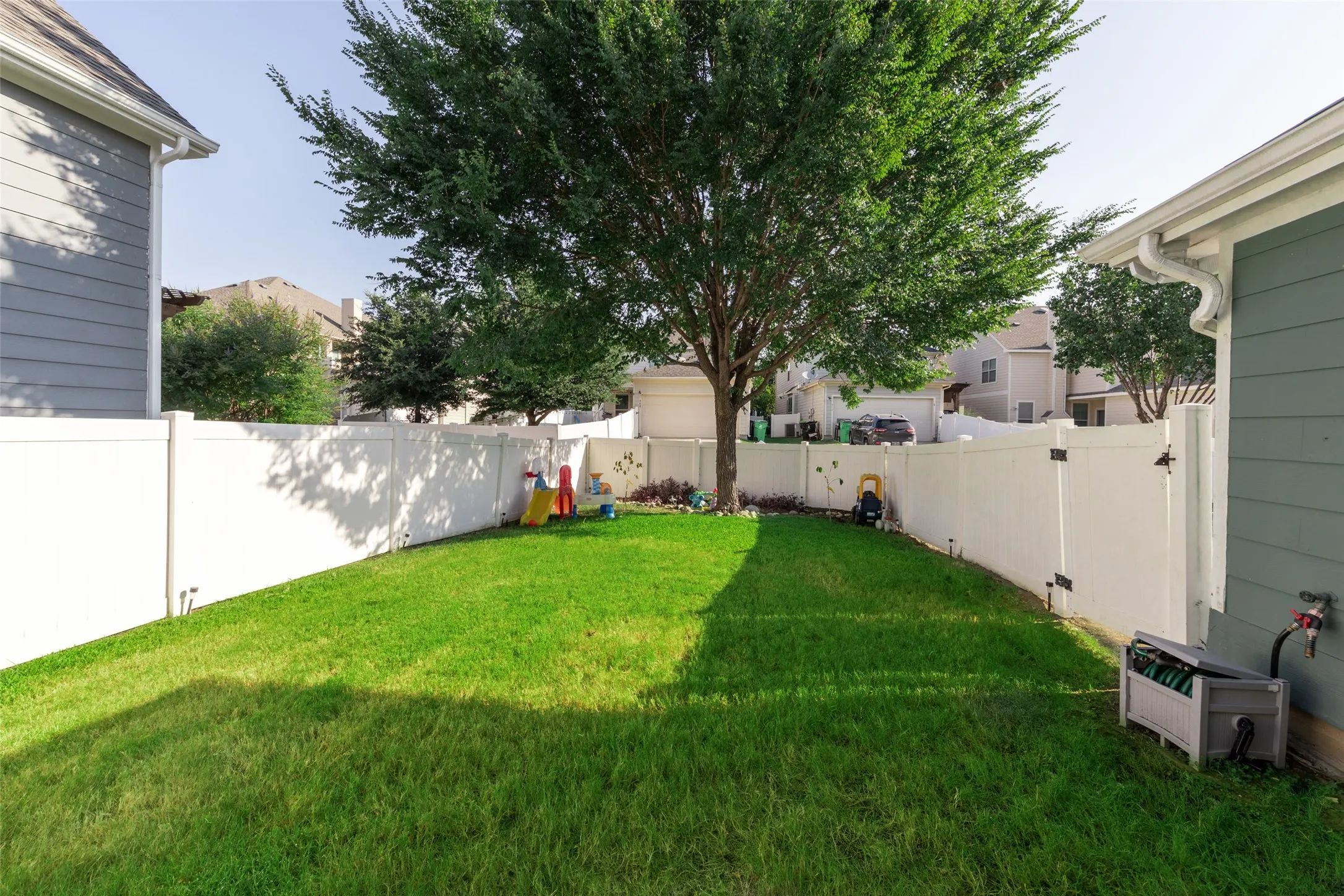 Single Family Residence For Sale in Denton County , 913 Caudle Lane, Savannah, Texas 76227, 3 Bedroom, 2 Bathroom, 2 Garage spaces, 2,379 Sqft, built in 2008, mls#21352453, Real Estate Agent in Savannah, Homes For Sale in Denton county, Homes For Sale in Savannah, Realtor in Savannah Texas, Real Estate Brokerage Independent Realty Texas, Luminita Cordes Realtor