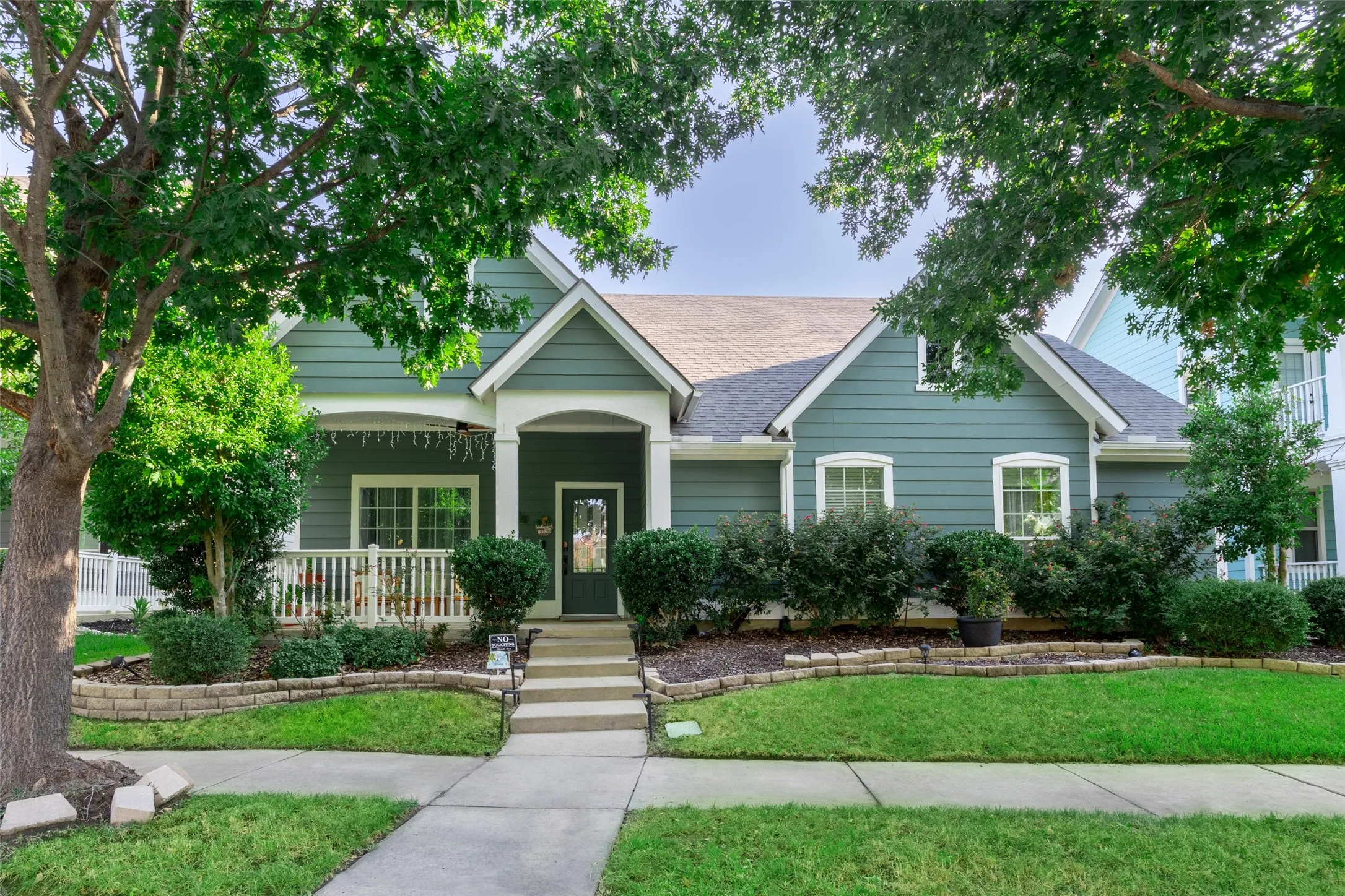Single Family Residence For Sale in Denton County , 913 Caudle Lane, Savannah, Texas 76227, 3 Bedroom, 2 Bathroom, 2 Garage spaces, 2,379 Sqft, built in 2008, mls#21352453, Real Estate Agent in Savannah, Homes For Sale in Denton county, Homes For Sale in Savannah, Realtor in Savannah Texas, Real Estate Brokerage Independent Realty Texas, Luminita Cordes Realtor