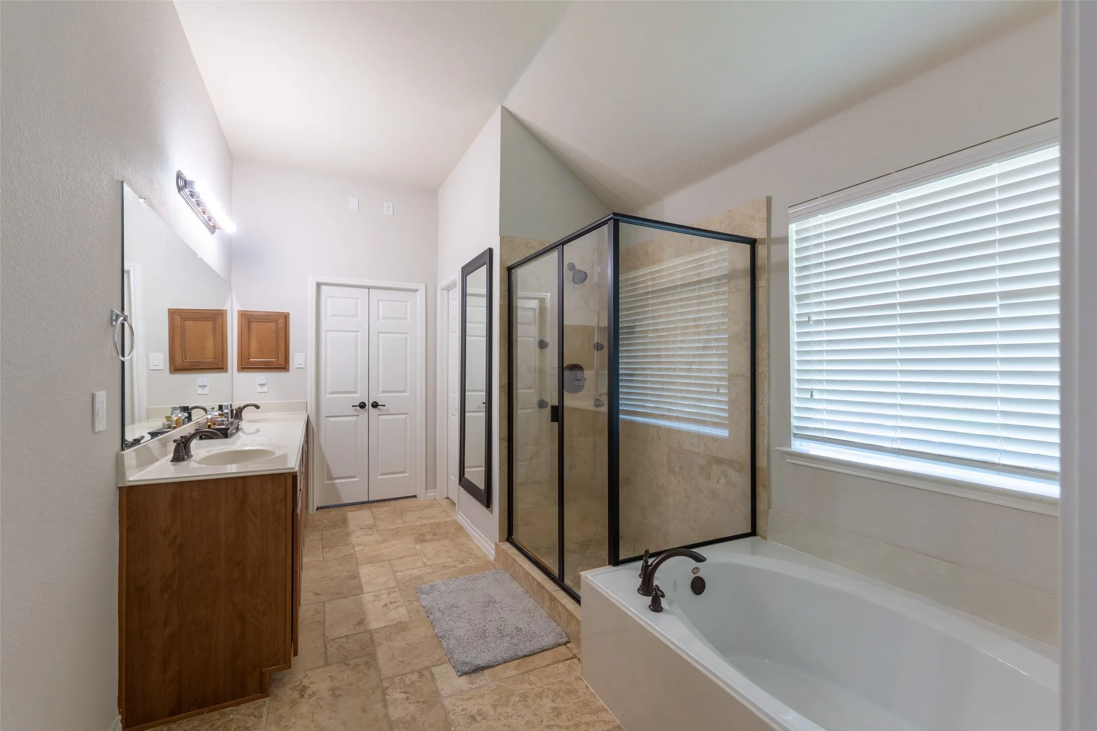 Single Family Residence For Sale in Denton County , 913 Caudle Lane, Savannah, Texas 76227, 3 Bedroom, 2 Bathroom, 2 Garage spaces, 2,379 Sqft, built in 2008, mls#21352453, Real Estate Agent in Savannah, Homes For Sale in Denton county, Homes For Sale in Savannah, Realtor in Savannah Texas, Real Estate Brokerage Independent Realty Texas, Luminita Cordes Realtor