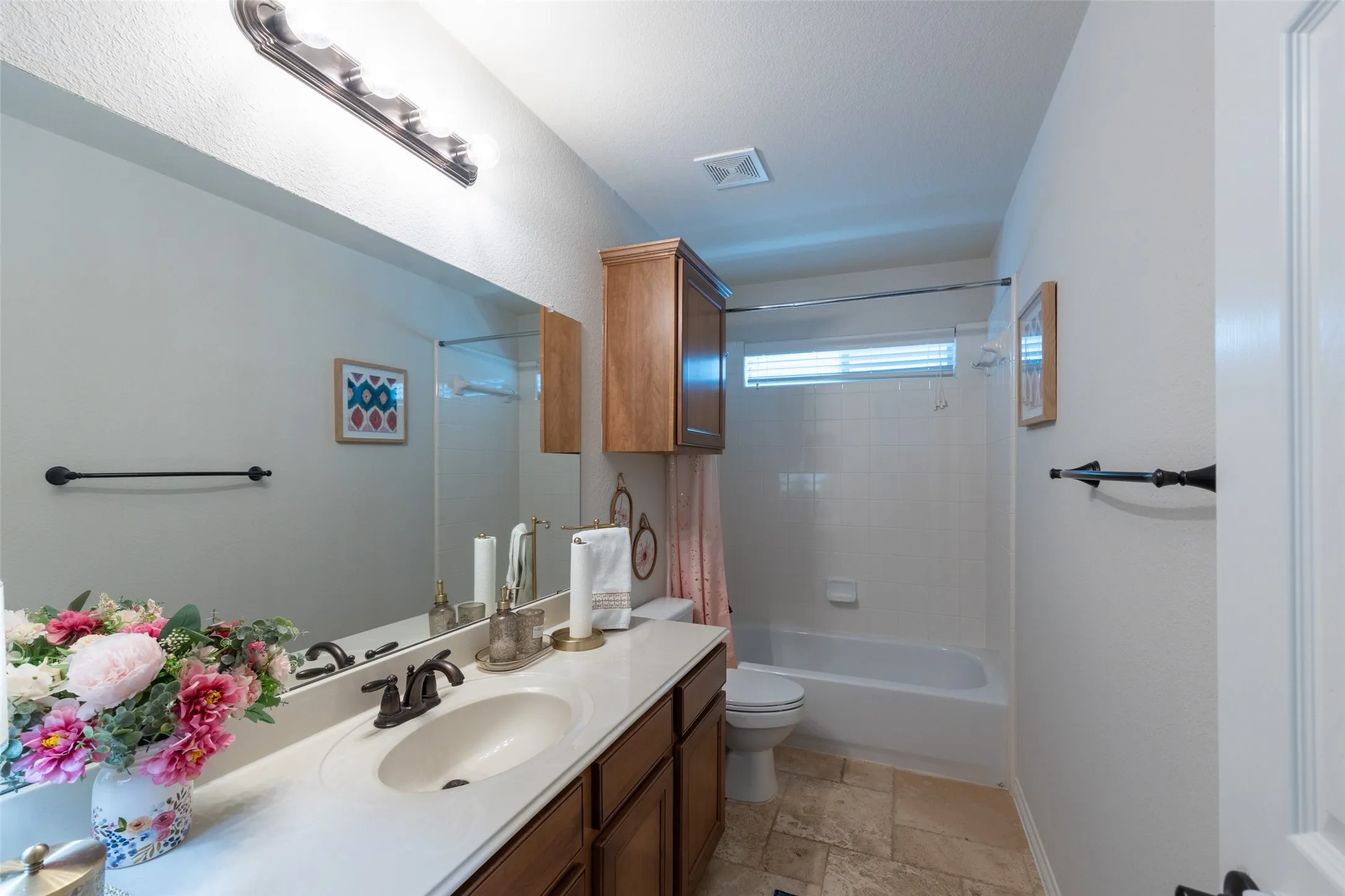 Single Family Residence For Sale in Denton County , 913 Caudle Lane, Savannah, Texas 76227, 3 Bedroom, 2 Bathroom, 2 Garage spaces, 2,379 Sqft, built in 2008, mls#21352453, Real Estate Agent in Savannah, Homes For Sale in Denton county, Homes For Sale in Savannah, Realtor in Savannah Texas, Real Estate Brokerage Independent Realty Texas, Luminita Cordes Realtor