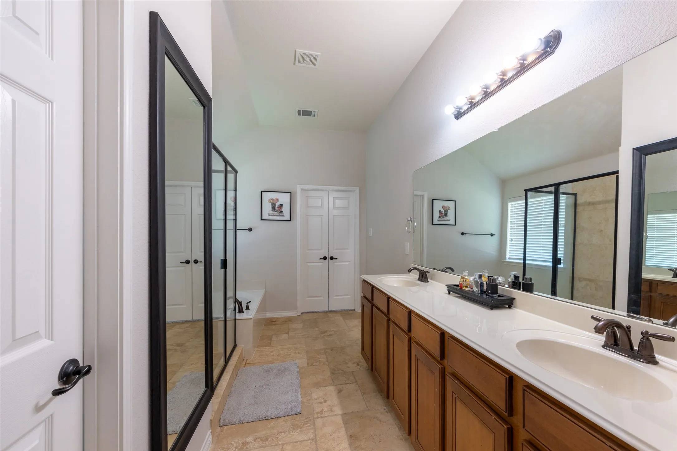 Single Family Residence For Sale in Denton County , 913 Caudle Lane, Savannah, Texas 76227, 3 Bedroom, 2 Bathroom, 2 Garage spaces, 2,379 Sqft, built in 2008, mls#21352453, Real Estate Agent in Savannah, Homes For Sale in Denton county, Homes For Sale in Savannah, Realtor in Savannah Texas, Real Estate Brokerage Independent Realty Texas, Luminita Cordes Realtor