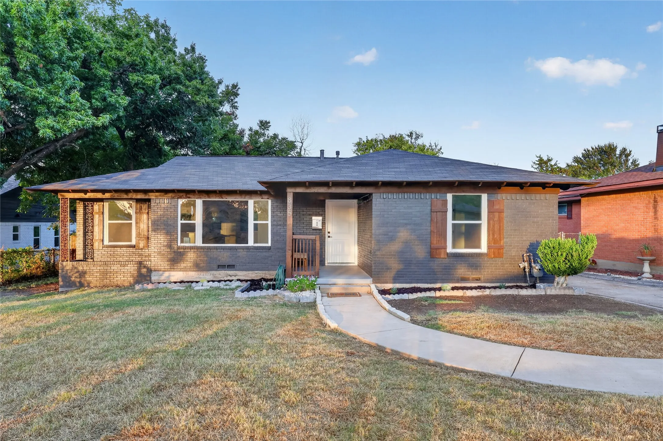 Single Family Residence For Sale in Dallas County , 835 Glen Arbor Drive, Dallas, Texas 75241, 3 Bedroom, 2 Bathroom, Garage spaces, 1,505 Sqft, built in 1956, mls#21332686, Real Estate Agent in Dallas, Homes For Sale in Dallas county, Homes For Sale in Dallas, Realtor in Dallas Texas, Real Estate Brokerage Independent Realty Texas, Luminita Cordes Realtor