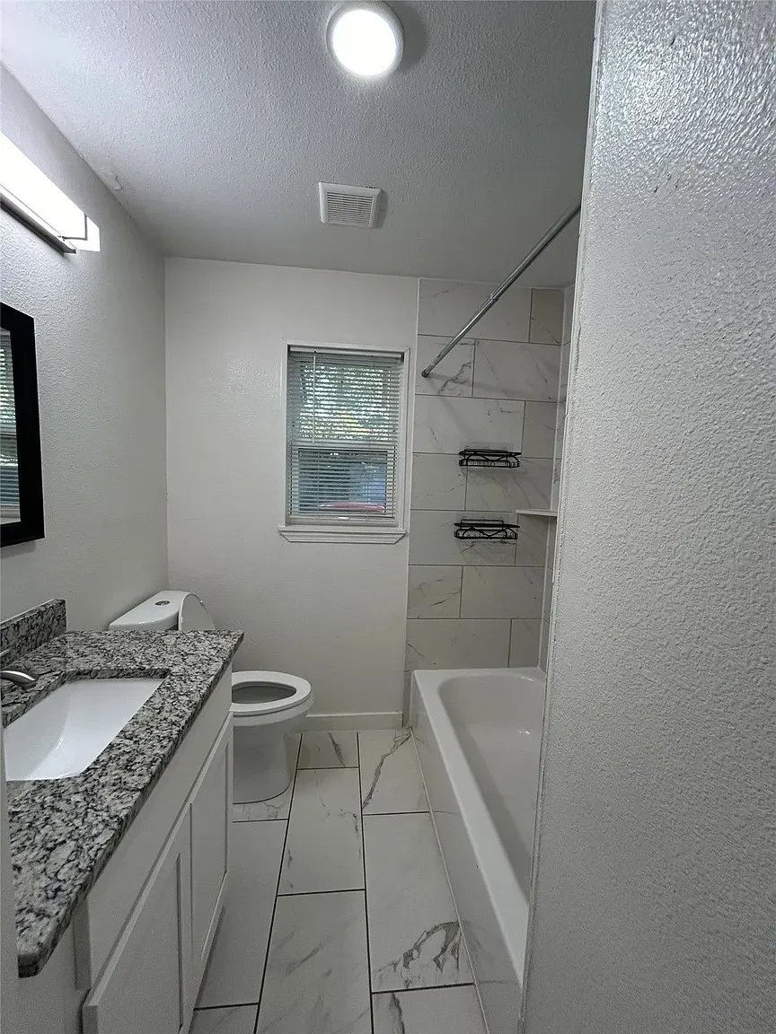 Duplex For Rent in Dallas County , 1310 Stone Drive, Irving, Texas 75061, 2 Bedroom, 1 Bathroom, 2 Garage spaces, 1,220 Sqft, built in 1952, Price $1,475, mls#21353718, Real Estate Agent in Irving, Homes For Rent in Dallas county, Homes For Rent in Irving, Realtor in Irving Texas, Real Estate Brokerage Independent Realty Texas, Luminita Cordes Realtor