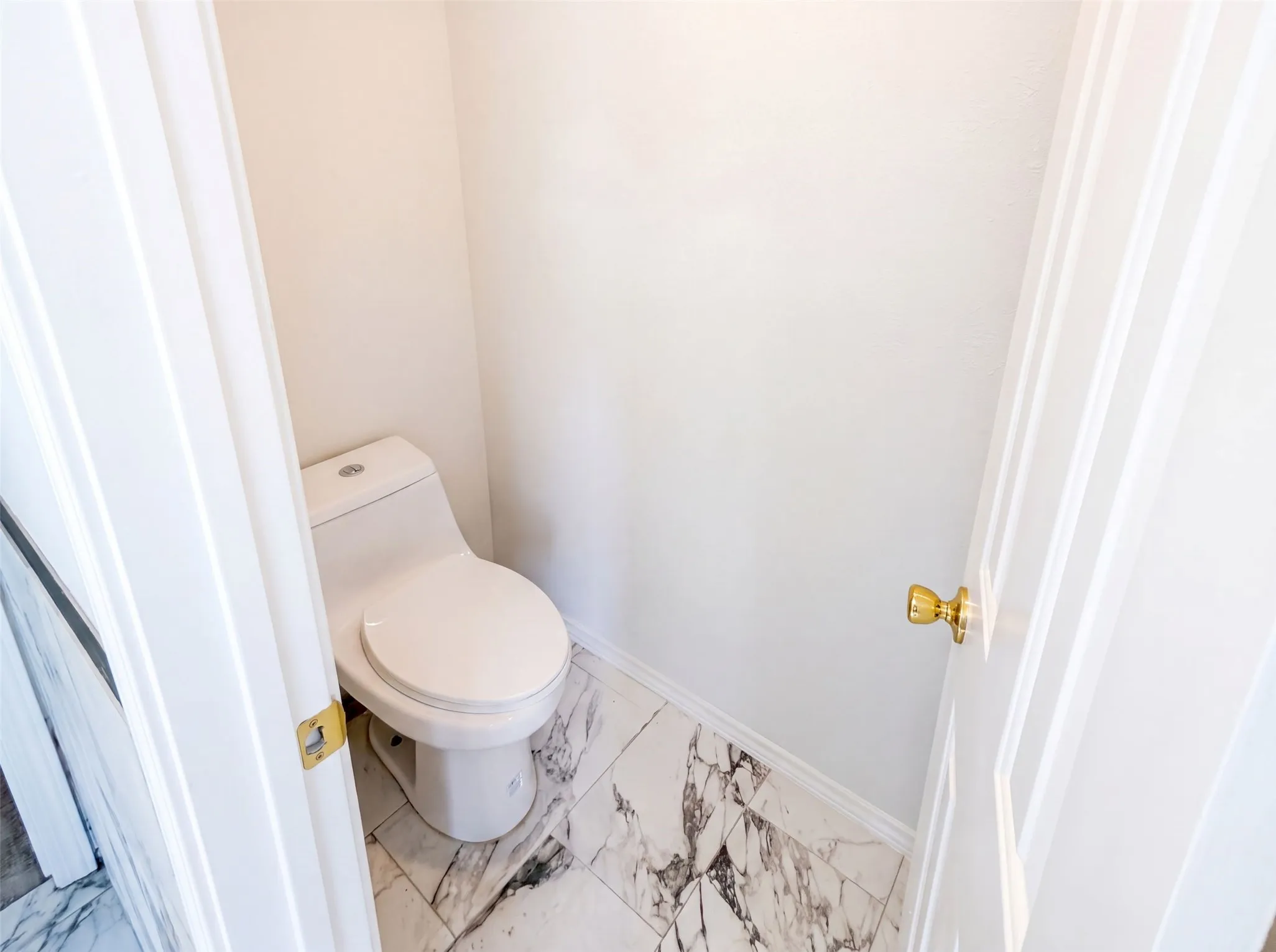 Single Family Residence For Sale in Dallas County , 1231 Jeanette Way, Carrollton, Texas 75006, 5 Bedroom, 3 Bathroom, 2 Garage spaces, 3,673 Sqft, built in 1990, mls#21353719, Real Estate Agent in Carrollton, Homes For Sale in Dallas county, Homes For Sale in Carrollton, Realtor in Carrollton Texas, Real Estate Brokerage Independent Realty Texas, Luminita Cordes Realtor