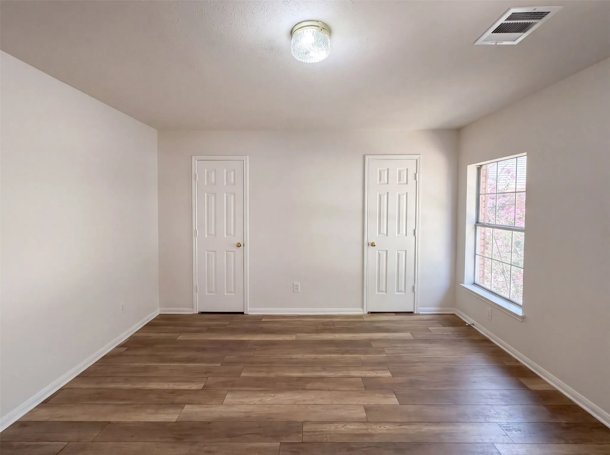 Single Family Residence For Sale in Dallas County , 1231 Jeanette Way, Carrollton, Texas 75006, 5 Bedroom, 3 Bathroom, 2 Garage spaces, 3,673 Sqft, built in 1990, mls#21353719, Real Estate Agent in Carrollton, Homes For Sale in Dallas county, Homes For Sale in Carrollton, Realtor in Carrollton Texas, Real Estate Brokerage Independent Realty Texas, Luminita Cordes Realtor
