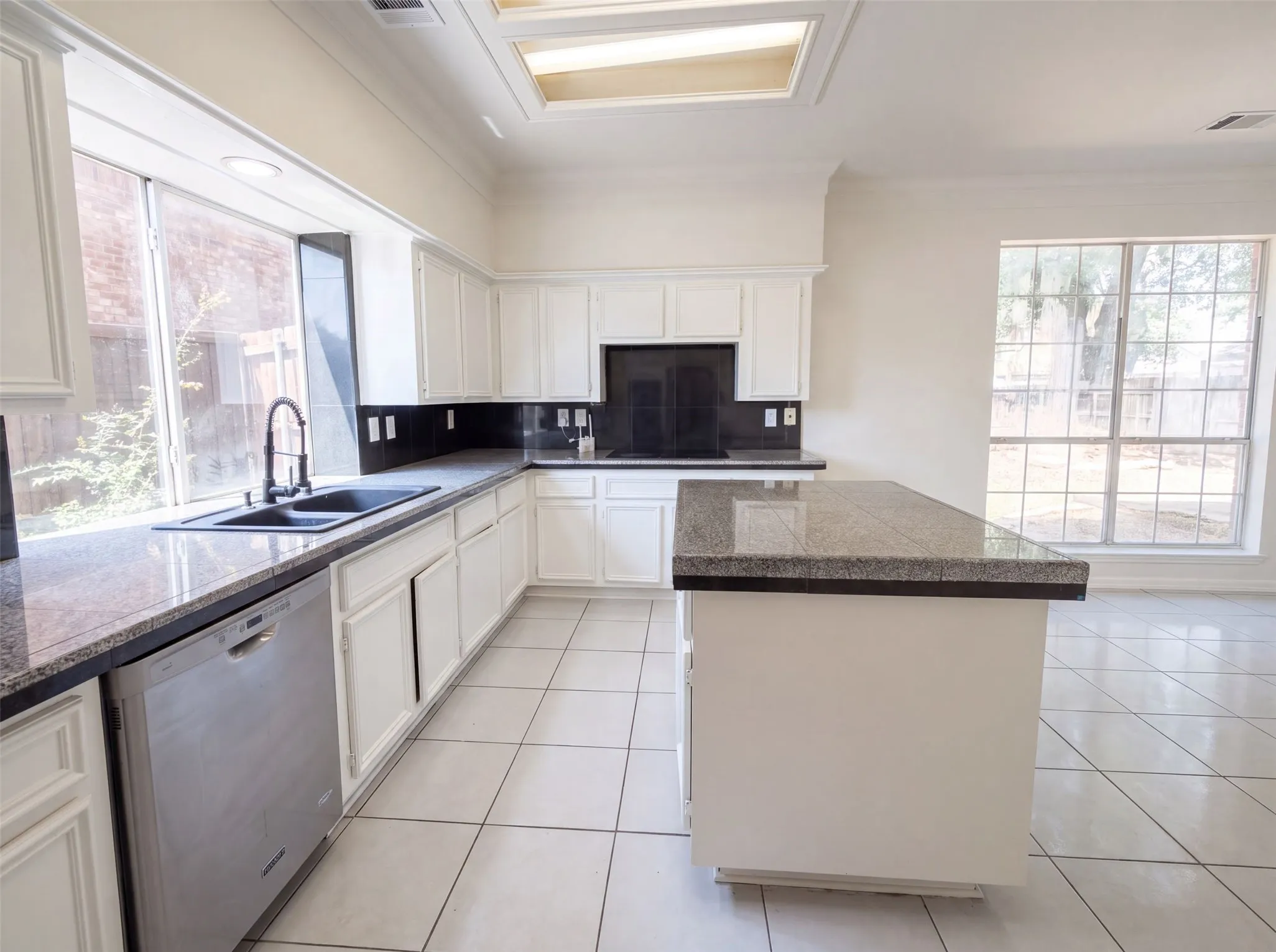 Single Family Residence For Sale in Dallas County , 1231 Jeanette Way, Carrollton, Texas 75006, 5 Bedroom, 3 Bathroom, 2 Garage spaces, 3,673 Sqft, built in 1990, mls#21353719, Real Estate Agent in Carrollton, Homes For Sale in Dallas county, Homes For Sale in Carrollton, Realtor in Carrollton Texas, Real Estate Brokerage Independent Realty Texas, Luminita Cordes Realtor