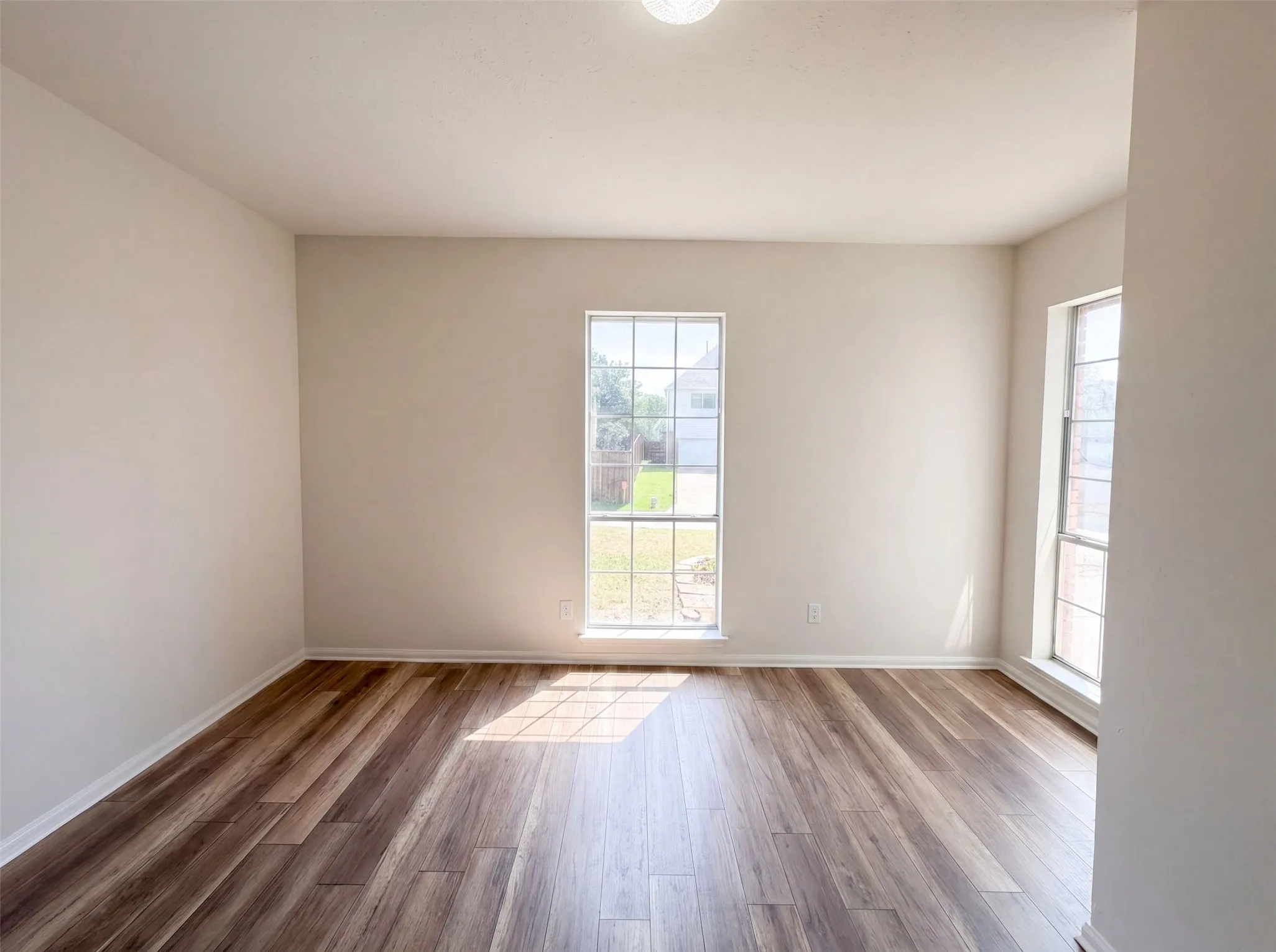 Single Family Residence For Sale in Dallas County , 1231 Jeanette Way, Carrollton, Texas 75006, 5 Bedroom, 3 Bathroom, 2 Garage spaces, 3,673 Sqft, built in 1990, mls#21353719, Real Estate Agent in Carrollton, Homes For Sale in Dallas county, Homes For Sale in Carrollton, Realtor in Carrollton Texas, Real Estate Brokerage Independent Realty Texas, Luminita Cordes Realtor