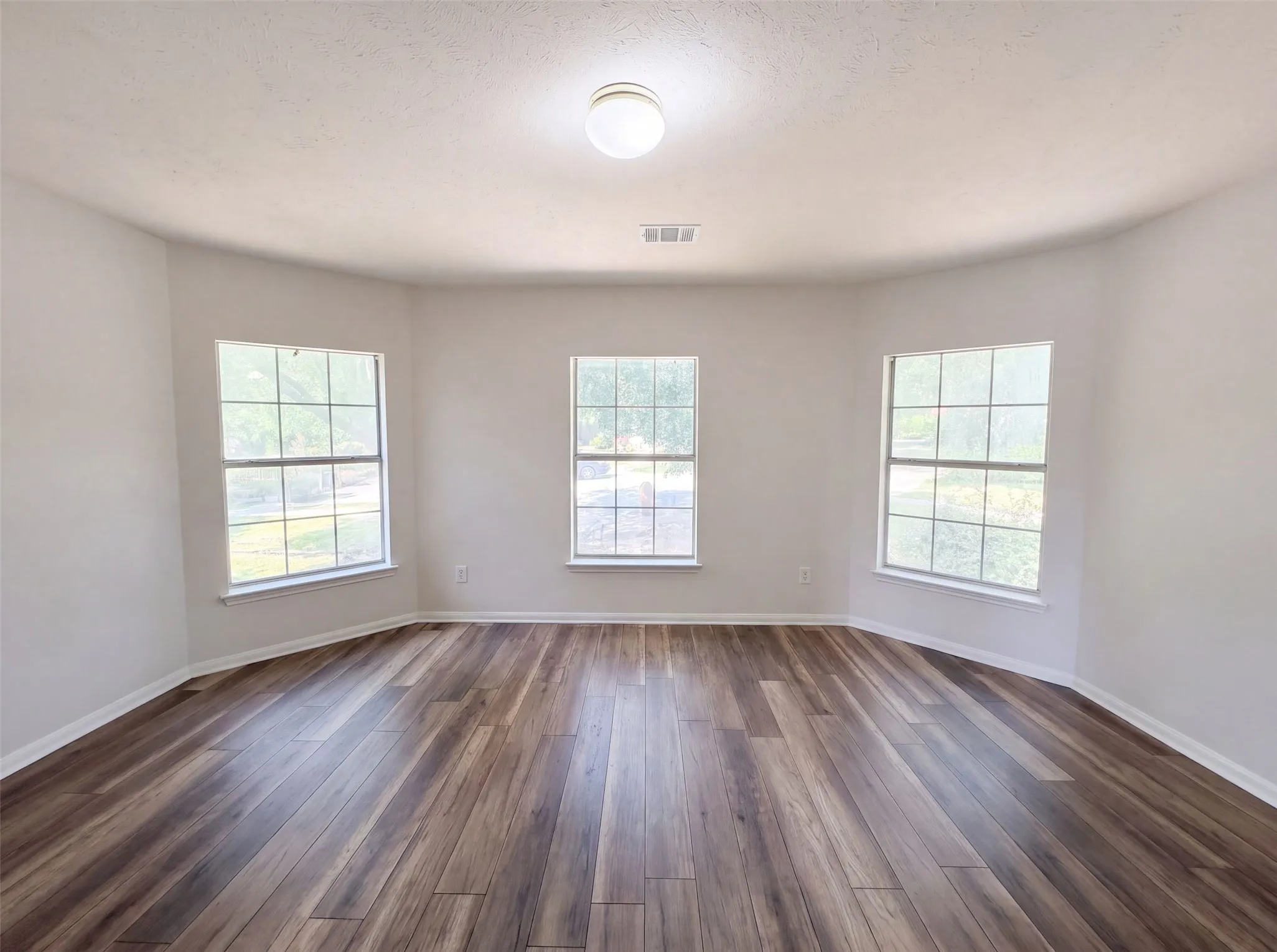 Single Family Residence For Sale in Dallas County , 1231 Jeanette Way, Carrollton, Texas 75006, 5 Bedroom, 3 Bathroom, 2 Garage spaces, 3,673 Sqft, built in 1990, mls#21353719, Real Estate Agent in Carrollton, Homes For Sale in Dallas county, Homes For Sale in Carrollton, Realtor in Carrollton Texas, Real Estate Brokerage Independent Realty Texas, Luminita Cordes Realtor