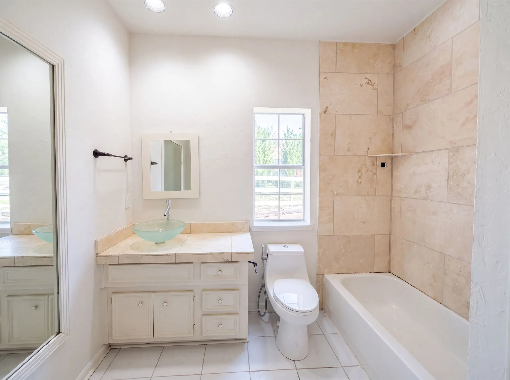 Single Family Residence For Sale in Dallas County , 1231 Jeanette Way, Carrollton, Texas 75006, 5 Bedroom, 3 Bathroom, 2 Garage spaces, 3,673 Sqft, built in 1990, mls#21353719, Real Estate Agent in Carrollton, Homes For Sale in Dallas county, Homes For Sale in Carrollton, Realtor in Carrollton Texas, Real Estate Brokerage Independent Realty Texas, Luminita Cordes Realtor