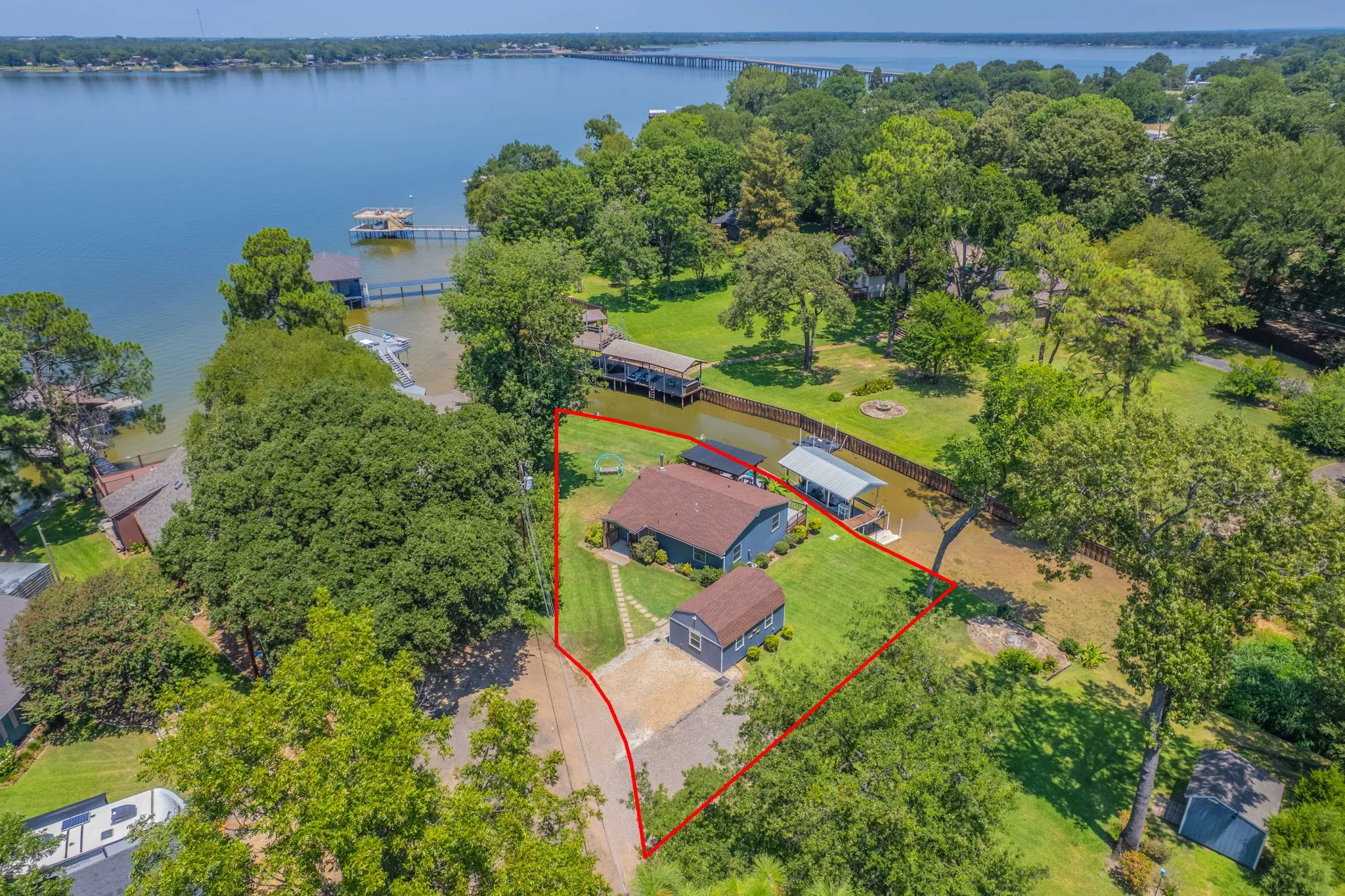 Single Family Residence For Sale in Henderson County , 114 Baywood Boulevard, Mabank, Texas 75156, 2 Bedrooms, 1 Bathroom, Garage spaces, 896 Sqft, built in 1987, Price $375,000, mls#21350393, Real Estate Agent in Mabank, Homes For Sale in Henderson county, Homes For Sale in Mabank, Realtor in Mabank Texas, Real Estate Brokerage Independent Realty Texas, Luminita Cordes Realtor