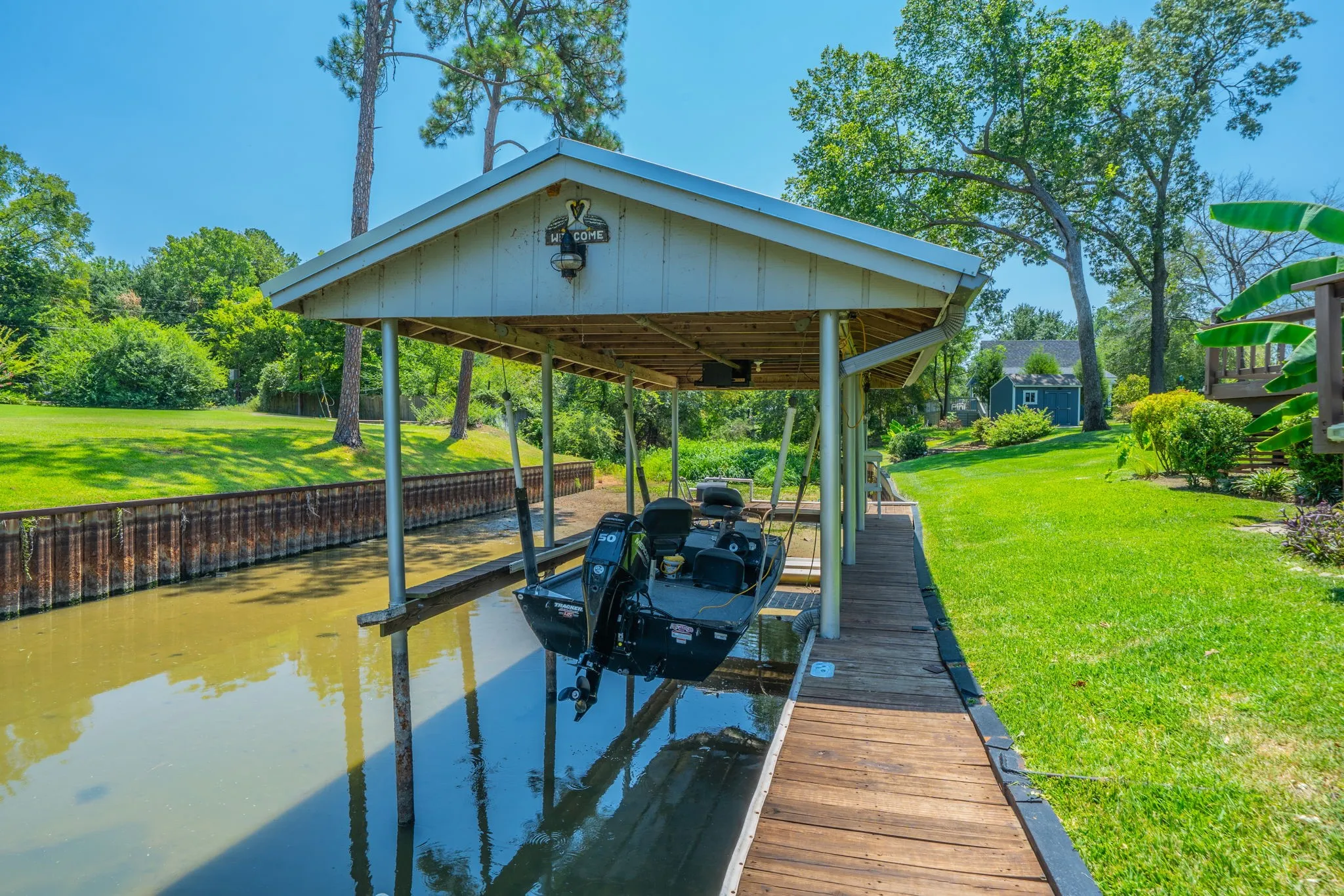 Single Family Residence For Sale in Henderson County , 114 Baywood Boulevard, Mabank, Texas 75156, 2 Bedrooms, 1 Bathroom, Garage spaces, 896 Sqft, built in 1987, Price $375,000, mls#21350393, Real Estate Agent in Mabank, Homes For Sale in Henderson county, Homes For Sale in Mabank, Realtor in Mabank Texas, Real Estate Brokerage Independent Realty Texas, Luminita Cordes Realtor