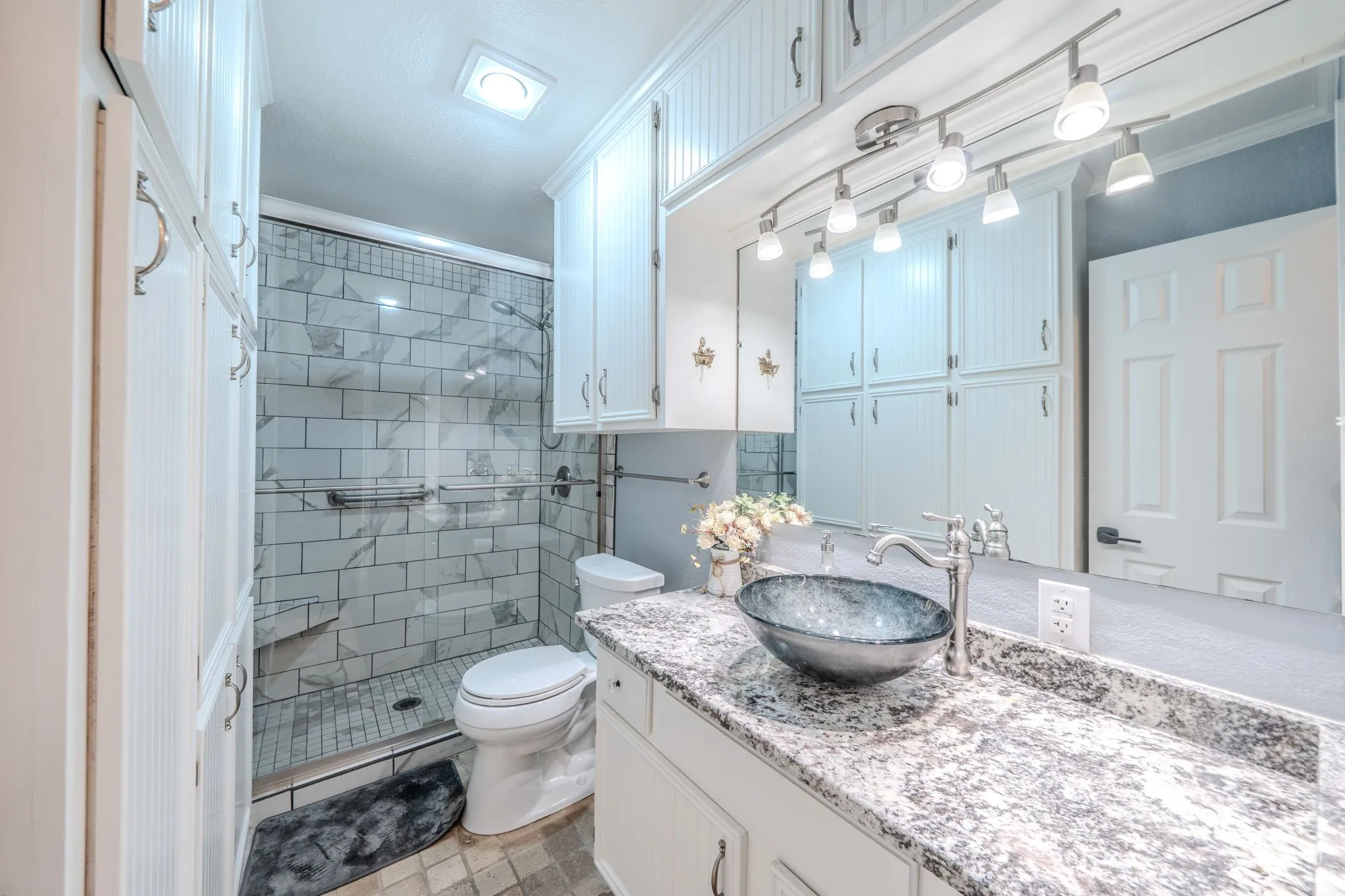 Single Family Residence For Sale in Henderson County , 114 Baywood Boulevard, Mabank, Texas 75156, 2 Bedrooms, 1 Bathroom, Garage spaces, 896 Sqft, built in 1987, Price $375,000, mls#21350393, Real Estate Agent in Mabank, Homes For Sale in Henderson county, Homes For Sale in Mabank, Realtor in Mabank Texas, Real Estate Brokerage Independent Realty Texas, Luminita Cordes Realtor