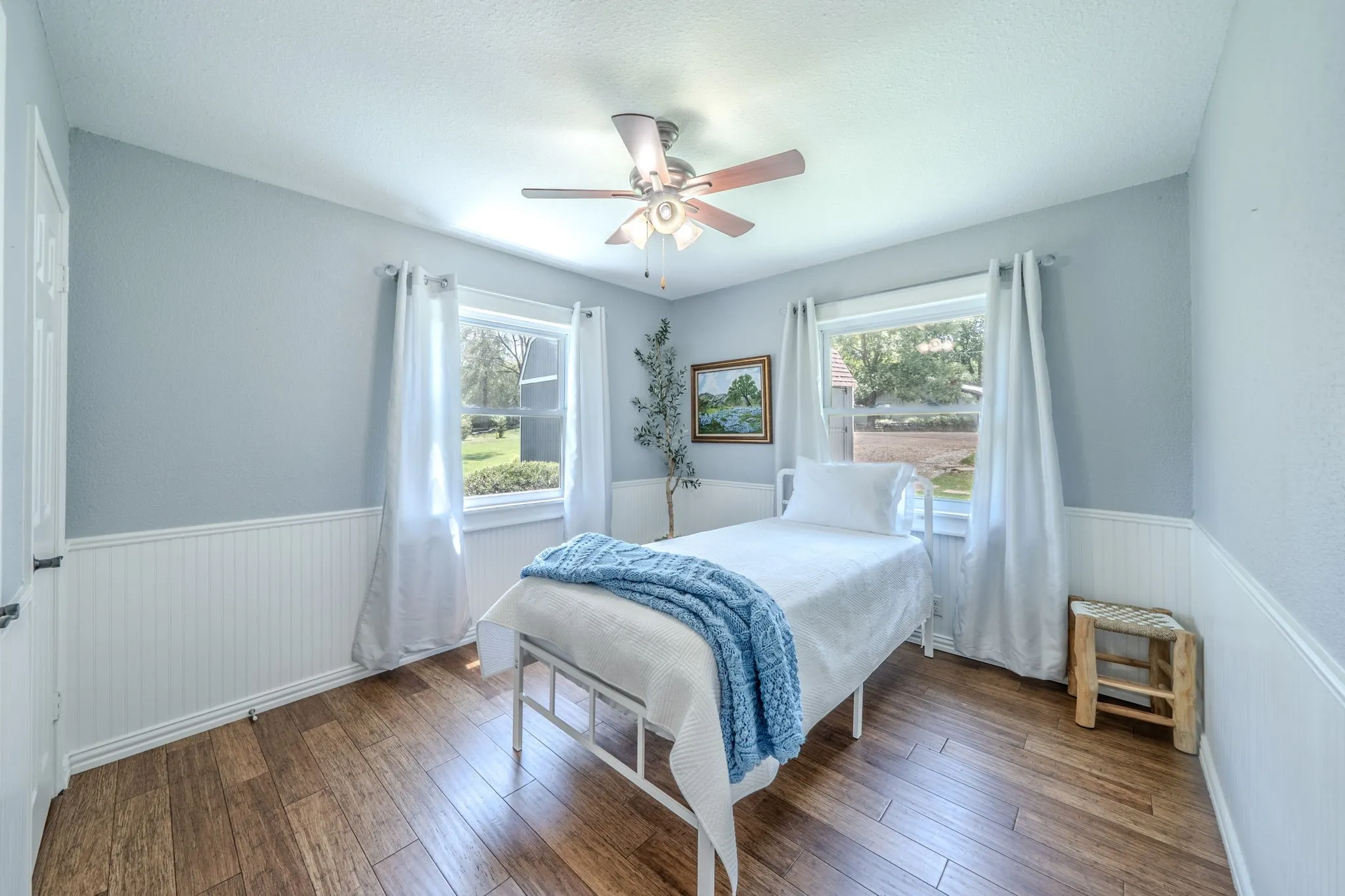 Single Family Residence For Sale in Henderson County , 114 Baywood Boulevard, Mabank, Texas 75156, 2 Bedrooms, 1 Bathroom, Garage spaces, 896 Sqft, built in 1987, Price $375,000, mls#21350393, Real Estate Agent in Mabank, Homes For Sale in Henderson county, Homes For Sale in Mabank, Realtor in Mabank Texas, Real Estate Brokerage Independent Realty Texas, Luminita Cordes Realtor