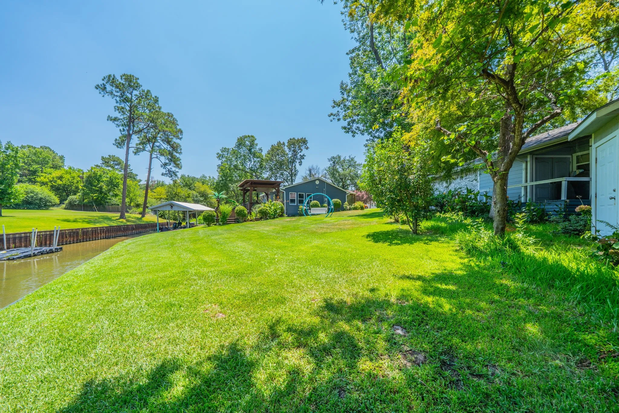 Single Family Residence For Sale in Henderson County , 114 Baywood Boulevard, Mabank, Texas 75156, 2 Bedrooms, 1 Bathroom, Garage spaces, 896 Sqft, built in 1987, Price $375,000, mls#21350393, Real Estate Agent in Mabank, Homes For Sale in Henderson county, Homes For Sale in Mabank, Realtor in Mabank Texas, Real Estate Brokerage Independent Realty Texas, Luminita Cordes Realtor