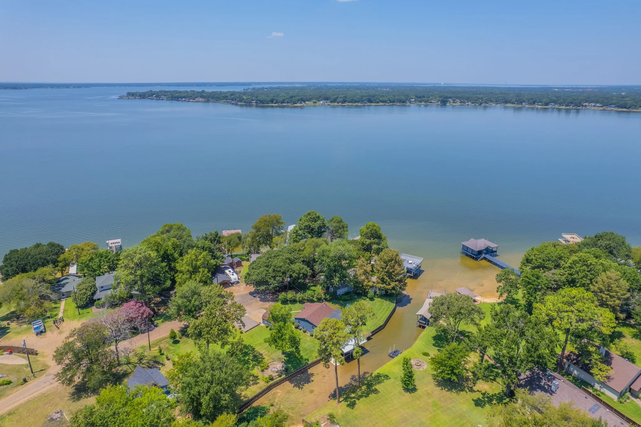 Single Family Residence For Sale in Henderson County , 114 Baywood Boulevard, Mabank, Texas 75156, 2 Bedrooms, 1 Bathroom, Garage spaces, 896 Sqft, built in 1987, Price $375,000, mls#21350393, Real Estate Agent in Mabank, Homes For Sale in Henderson county, Homes For Sale in Mabank, Realtor in Mabank Texas, Real Estate Brokerage Independent Realty Texas, Luminita Cordes Realtor