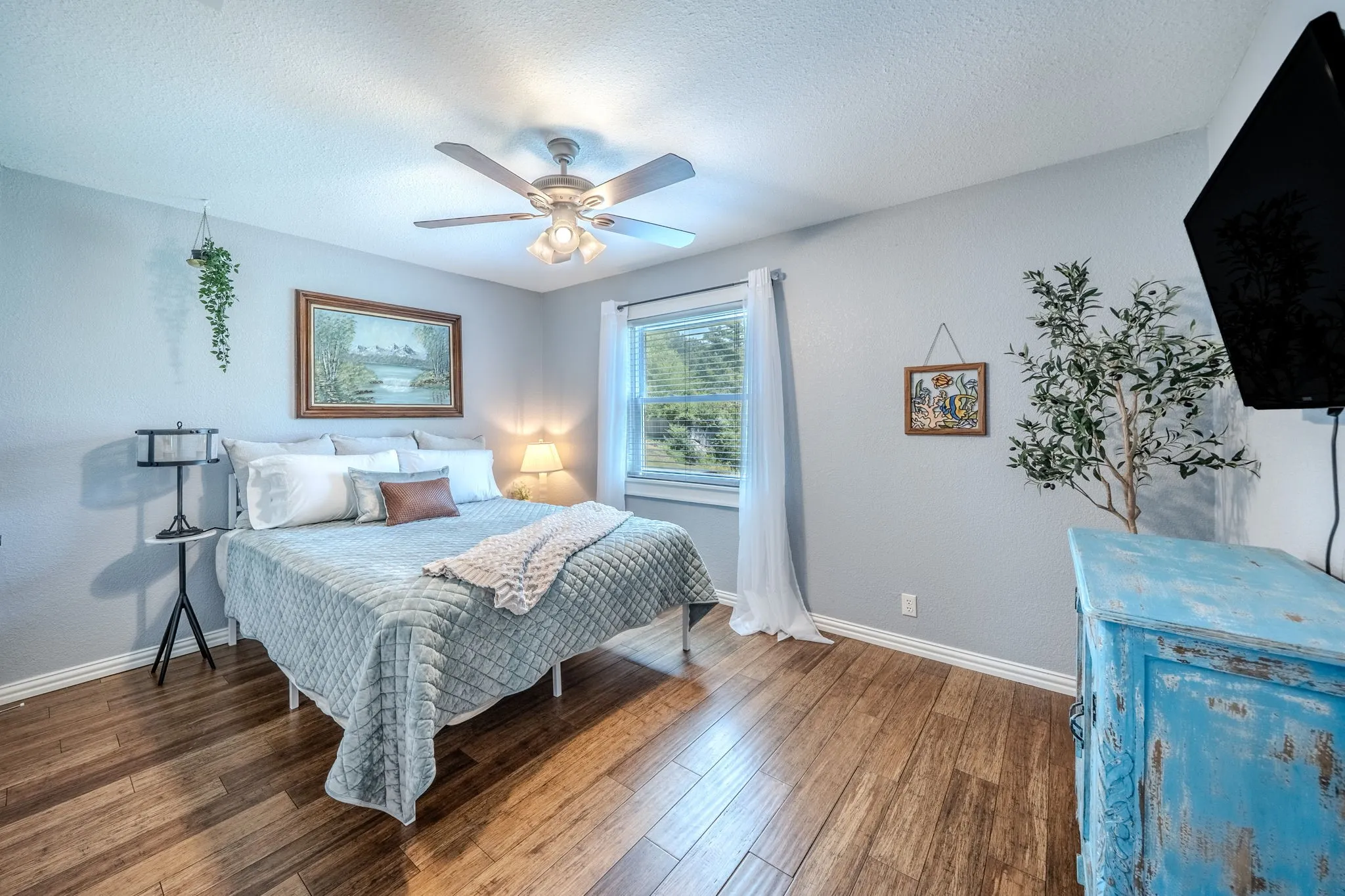 Single Family Residence For Sale in Henderson County , 114 Baywood Boulevard, Mabank, Texas 75156, 2 Bedrooms, 1 Bathroom, Garage spaces, 896 Sqft, built in 1987, Price $375,000, mls#21350393, Real Estate Agent in Mabank, Homes For Sale in Henderson county, Homes For Sale in Mabank, Realtor in Mabank Texas, Real Estate Brokerage Independent Realty Texas, Luminita Cordes Realtor