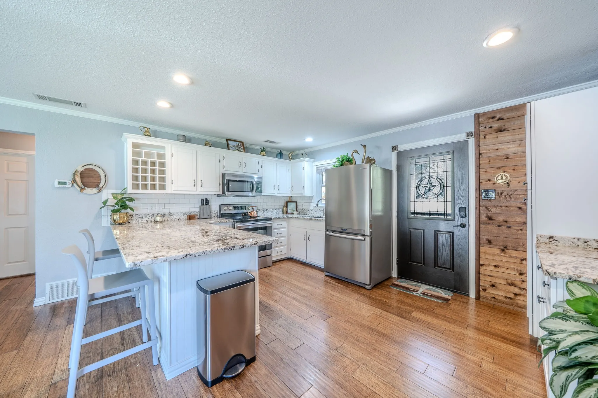 Single Family Residence For Sale in Henderson County , 114 Baywood Boulevard, Mabank, Texas 75156, 2 Bedrooms, 1 Bathroom, Garage spaces, 896 Sqft, built in 1987, Price $375,000, mls#21350393, Real Estate Agent in Mabank, Homes For Sale in Henderson county, Homes For Sale in Mabank, Realtor in Mabank Texas, Real Estate Brokerage Independent Realty Texas, Luminita Cordes Realtor