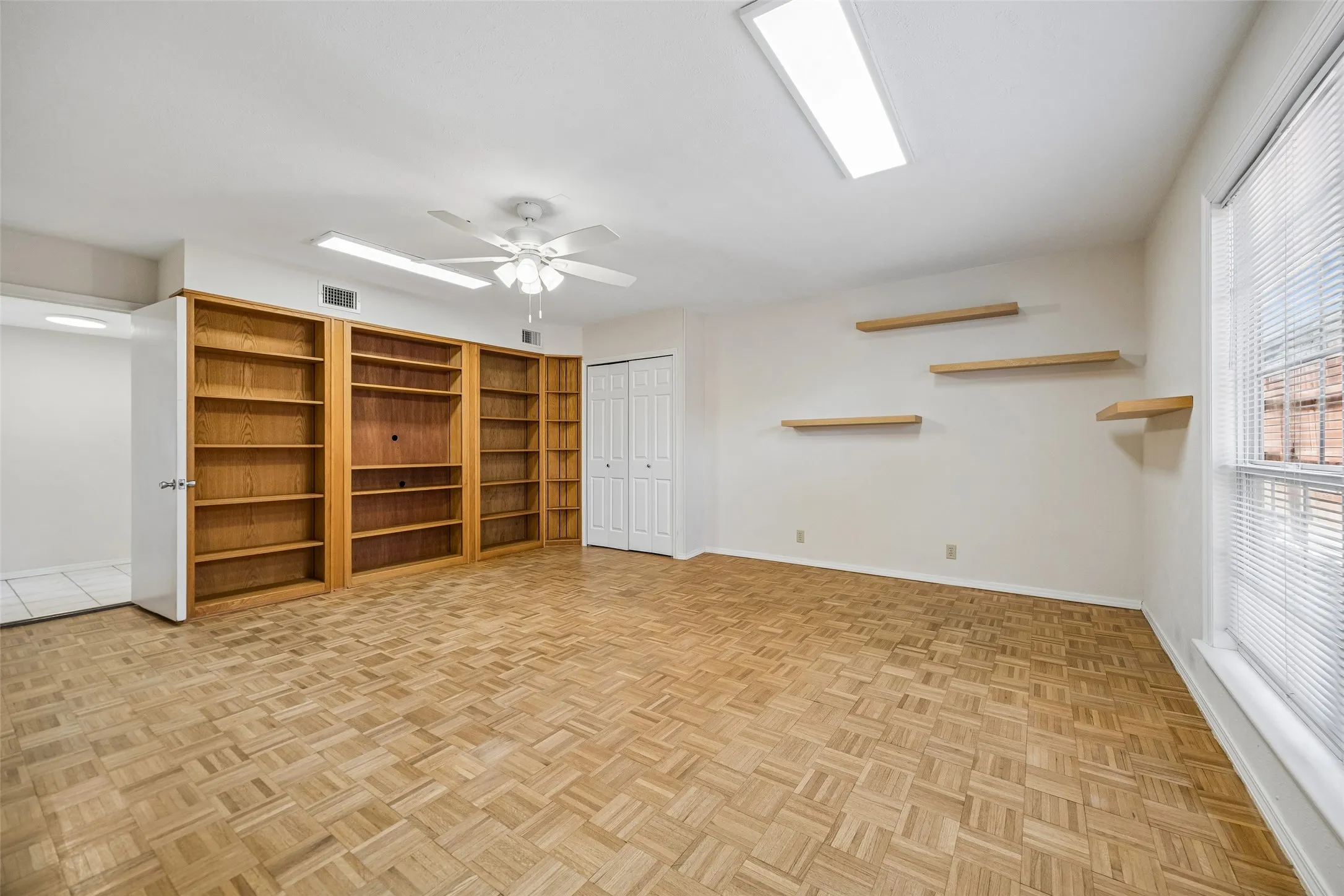 Single Family Residence For Sale in Collin County , 1524 Livingston Drive, Plano, Texas 75093, 3 Bedroom, 2 Bathroom, Garage spaces, 1,885 Sqft, built in 1984, mls#21353012, Real Estate Agent in Plano, Homes For Sale in Collin county, Homes For Sale in Plano, Realtor in Plano Texas, Real Estate Brokerage Independent Realty Texas, Luminita Cordes Realtor