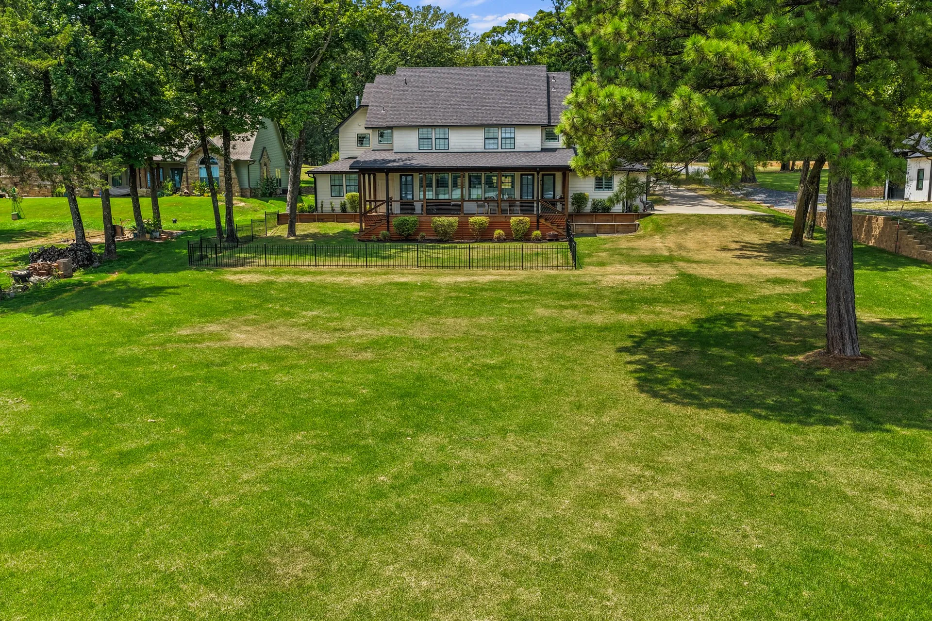 Single Family Residence For Sale in Franklin (TX) County , 79 Waters Edge Lane, Scroggins, Texas 75480, 5 Bedrooms, 6 Bathrooms, 2 Garage spaces, 3,492 Sqft, built in 2022, Price $1,560,000, mls#21352318, Real Estate Agent in Scroggins, Homes For Sale in Franklin (TX) county, Homes For Sale in Scroggins, Realtor in Scroggins Texas, Real Estate Brokerage Independent Realty Texas, Luminita Cordes Realtor