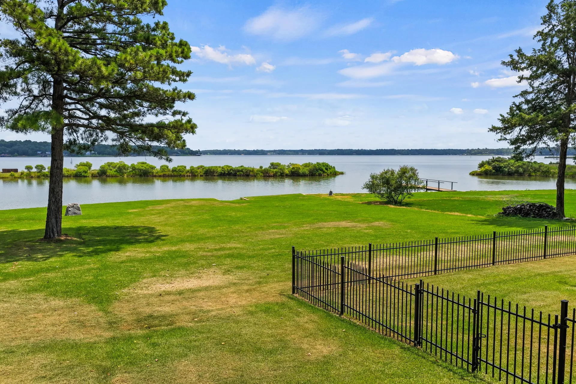 Single Family Residence For Sale in Franklin (TX) County , 79 Waters Edge Lane, Scroggins, Texas 75480, 5 Bedrooms, 6 Bathrooms, 2 Garage spaces, 3,492 Sqft, built in 2022, Price $1,560,000, mls#21352318, Real Estate Agent in Scroggins, Homes For Sale in Franklin (TX) county, Homes For Sale in Scroggins, Realtor in Scroggins Texas, Real Estate Brokerage Independent Realty Texas, Luminita Cordes Realtor