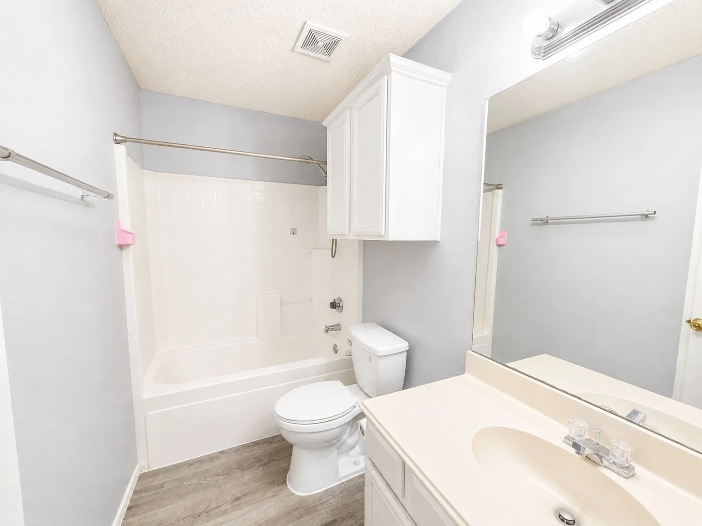 Single Family Residence For Rent in Tarrant County , 1817 Canterbury Circle, Fort Worth, Texas 76112, 3 Bedroom, 2 Bathroom, 2 Garage spaces, 1,551 Sqft, built in 1999, mls#21353726, Real Estate Agent in Fort Worth, Homes For Rent in Tarrant county, Homes For Rent in Fort Worth, Realtor in Fort Worth Texas, Real Estate Brokerage Independent Realty Texas, Luminita Cordes Realtor