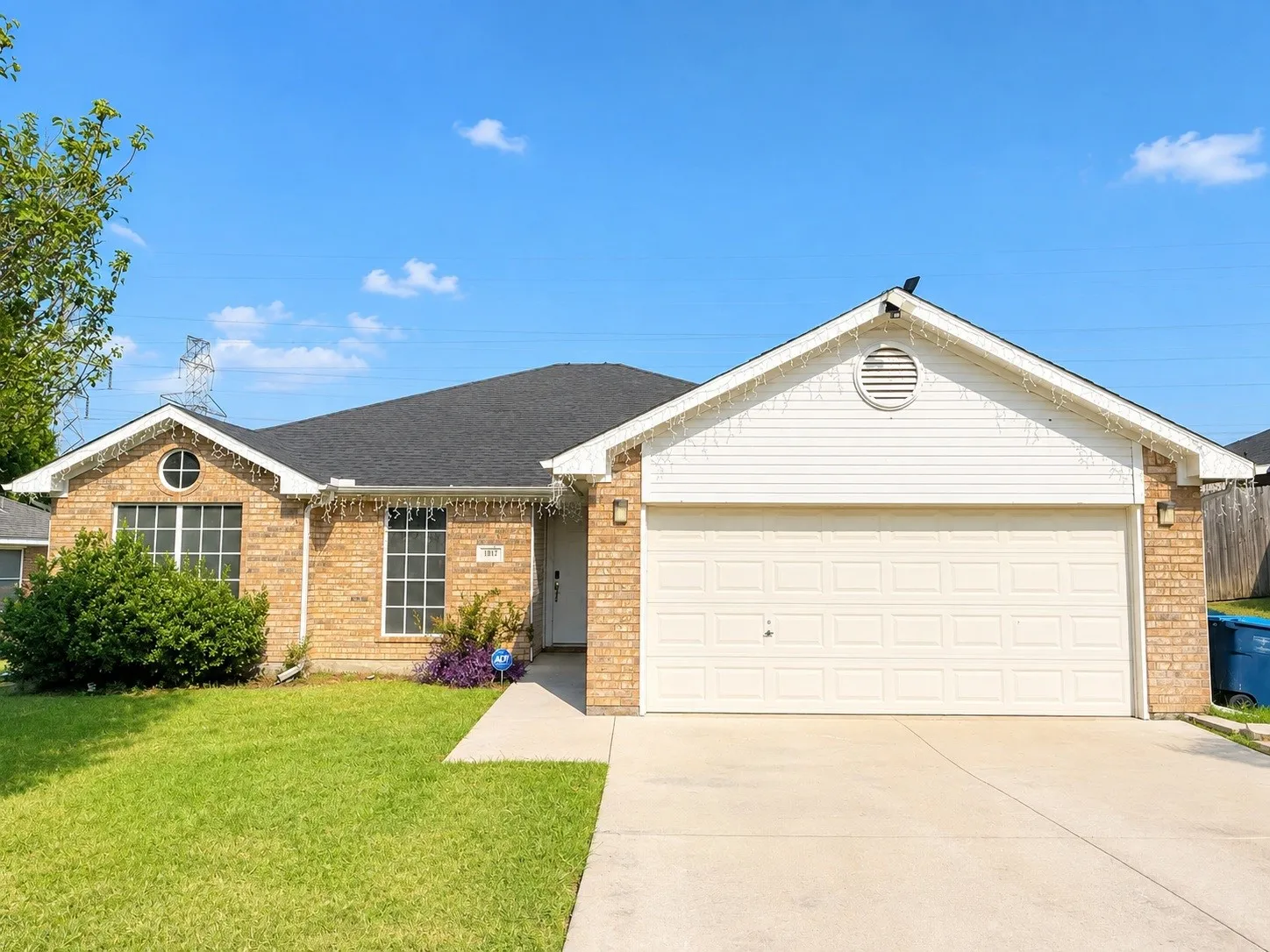 Single Family Residence For Rent in Tarrant County , 1817 Canterbury Circle, Fort Worth, Texas 76112, 3 Bedroom, 2 Bathroom, 2 Garage spaces, 1,551 Sqft, built in 1999, mls#21353726, Real Estate Agent in Fort Worth, Homes For Rent in Tarrant county, Homes For Rent in Fort Worth, Realtor in Fort Worth Texas, Real Estate Brokerage Independent Realty Texas, Luminita Cordes Realtor