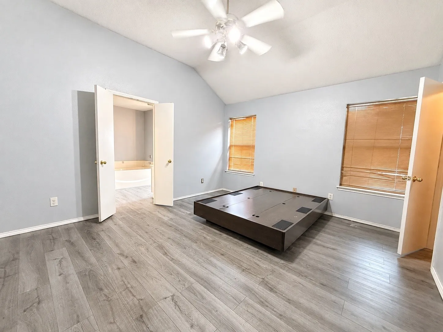 Single Family Residence For Rent in Tarrant County , 1817 Canterbury Circle, Fort Worth, Texas 76112, 3 Bedroom, 2 Bathroom, 2 Garage spaces, 1,551 Sqft, built in 1999, mls#21353726, Real Estate Agent in Fort Worth, Homes For Rent in Tarrant county, Homes For Rent in Fort Worth, Realtor in Fort Worth Texas, Real Estate Brokerage Independent Realty Texas, Luminita Cordes Realtor