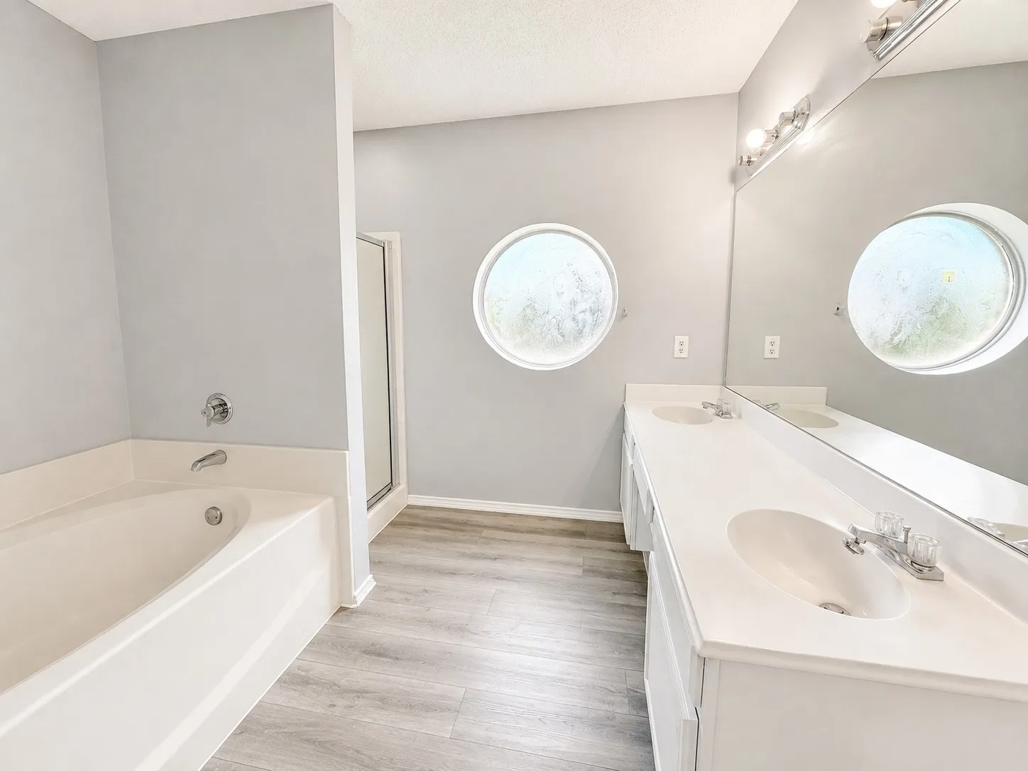 Single Family Residence For Rent in Tarrant County , 1817 Canterbury Circle, Fort Worth, Texas 76112, 3 Bedroom, 2 Bathroom, 2 Garage spaces, 1,551 Sqft, built in 1999, mls#21353726, Real Estate Agent in Fort Worth, Homes For Rent in Tarrant county, Homes For Rent in Fort Worth, Realtor in Fort Worth Texas, Real Estate Brokerage Independent Realty Texas, Luminita Cordes Realtor