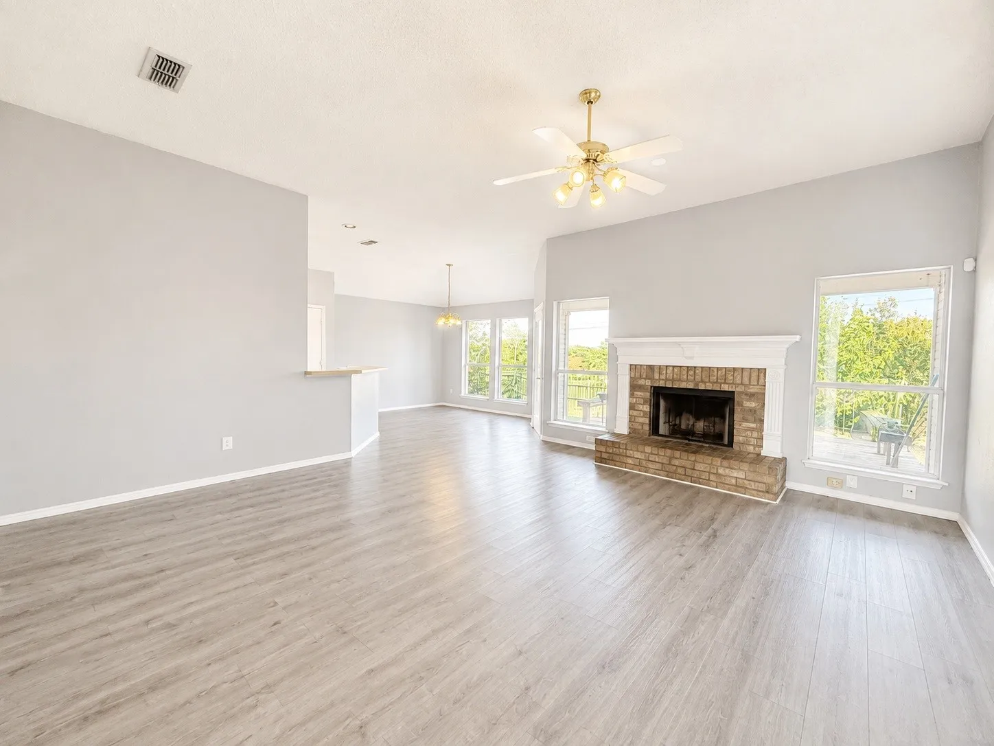 Single Family Residence For Rent in Tarrant County , 1817 Canterbury Circle, Fort Worth, Texas 76112, 3 Bedroom, 2 Bathroom, 2 Garage spaces, 1,551 Sqft, built in 1999, mls#21353726, Real Estate Agent in Fort Worth, Homes For Rent in Tarrant county, Homes For Rent in Fort Worth, Realtor in Fort Worth Texas, Real Estate Brokerage Independent Realty Texas, Luminita Cordes Realtor
