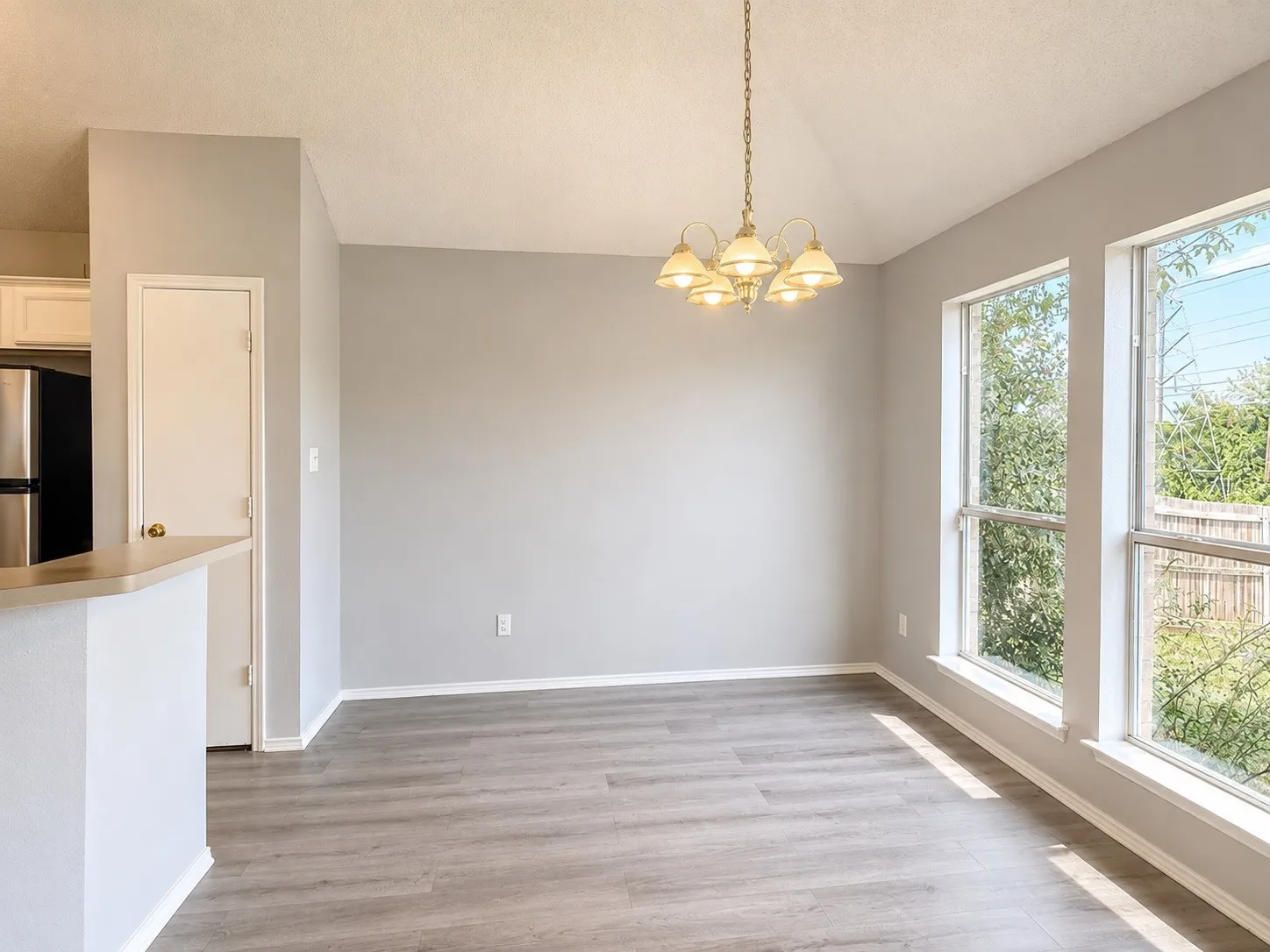 Single Family Residence For Rent in Tarrant County , 1817 Canterbury Circle, Fort Worth, Texas 76112, 3 Bedroom, 2 Bathroom, 2 Garage spaces, 1,551 Sqft, built in 1999, mls#21353726, Real Estate Agent in Fort Worth, Homes For Rent in Tarrant county, Homes For Rent in Fort Worth, Realtor in Fort Worth Texas, Real Estate Brokerage Independent Realty Texas, Luminita Cordes Realtor