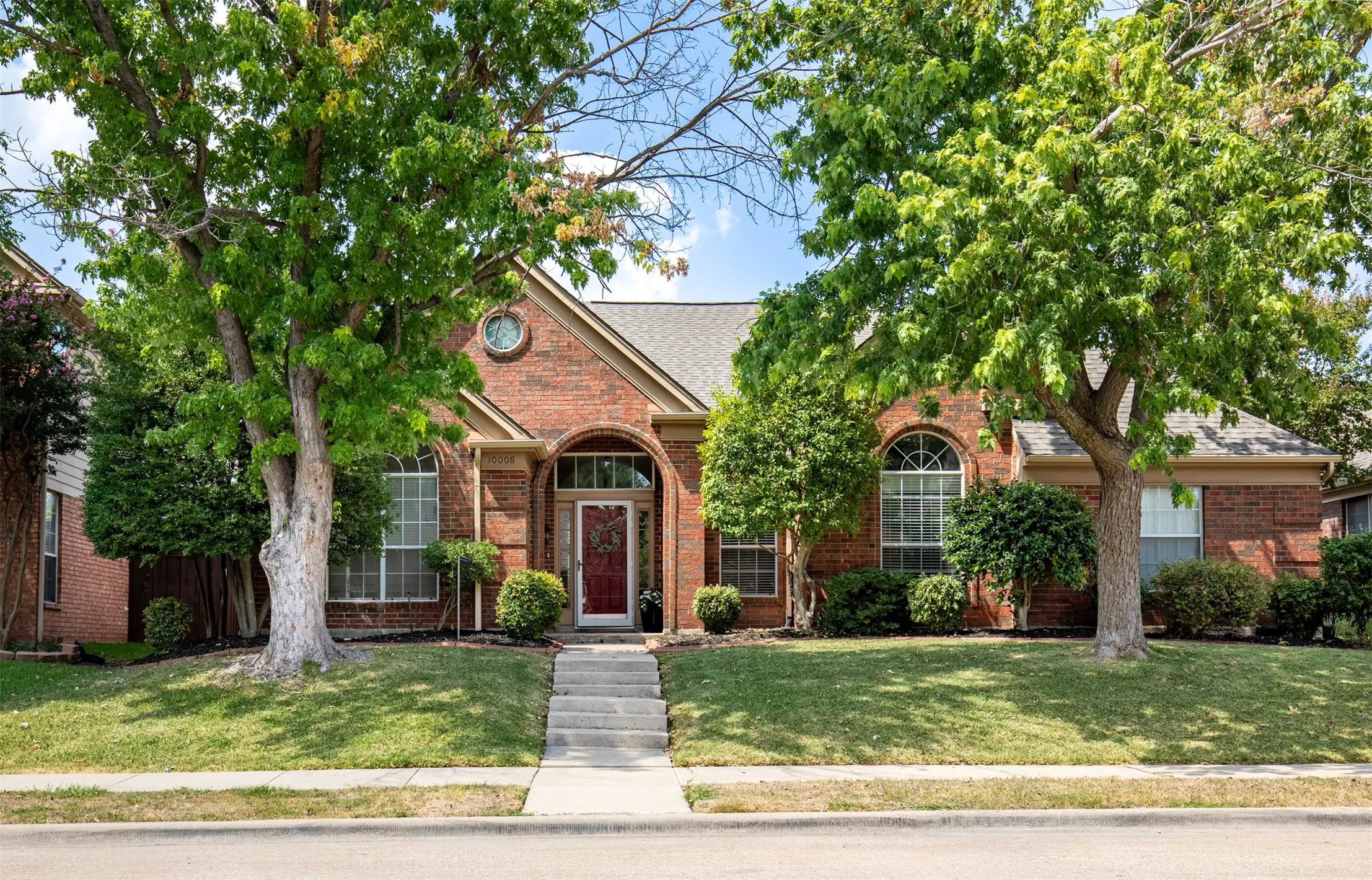 Single Family Residence For Sale in Collin County , 10008 Preston Vineyard Drive, Frisco, Texas 75035, 3 Bedroom, 2 Bathroom, 2 Garage spaces, 2,222 Sqft, built in 1991, mls#21348834, Real Estate Agent in Frisco, Homes For Sale in Collin county, Homes For Sale in Frisco, Realtor in Frisco Texas, Real Estate Brokerage Independent Realty Texas, Luminita Cordes Realtor
