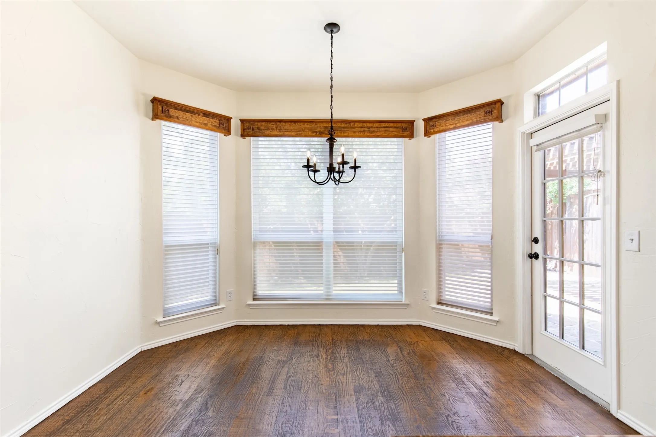 Breakfast room overlooking the backyard.