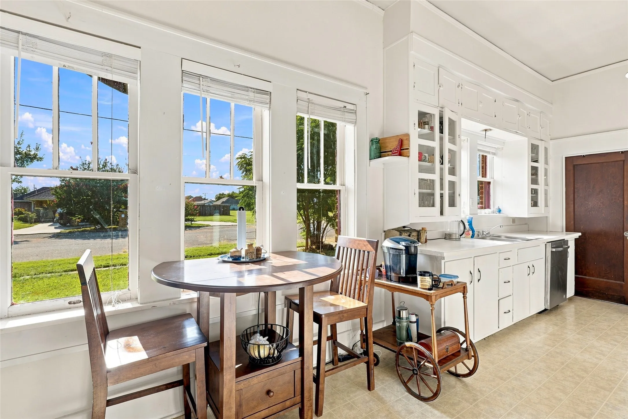 Single Family Residence For Sale in Fannin County , 701 Pecan Street, Honey Grove, Texas 75446, 2 Bedrooms, 2 Bathrooms, 2 Garage spaces, 1,946 Sqft, built in 1918, Price $259,999, mls#21350905, Real Estate Agent in Honey Grove, Homes For Sale in Fannin county, Homes For Sale in Honey Grove, Realtor in Honey Grove Texas, Real Estate Brokerage Independent Realty Texas, Luminita Cordes Realtor