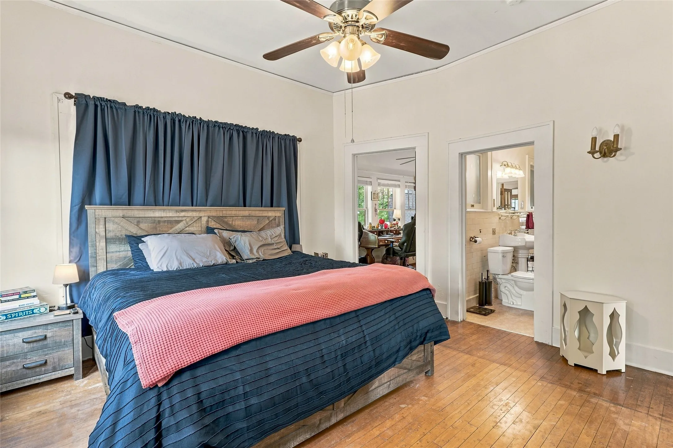 Single Family Residence For Sale in Fannin County , 701 Pecan Street, Honey Grove, Texas 75446, 2 Bedrooms, 2 Bathrooms, 2 Garage spaces, 1,946 Sqft, built in 1918, Price $259,999, mls#21350905, Real Estate Agent in Honey Grove, Homes For Sale in Fannin county, Homes For Sale in Honey Grove, Realtor in Honey Grove Texas, Real Estate Brokerage Independent Realty Texas, Luminita Cordes Realtor