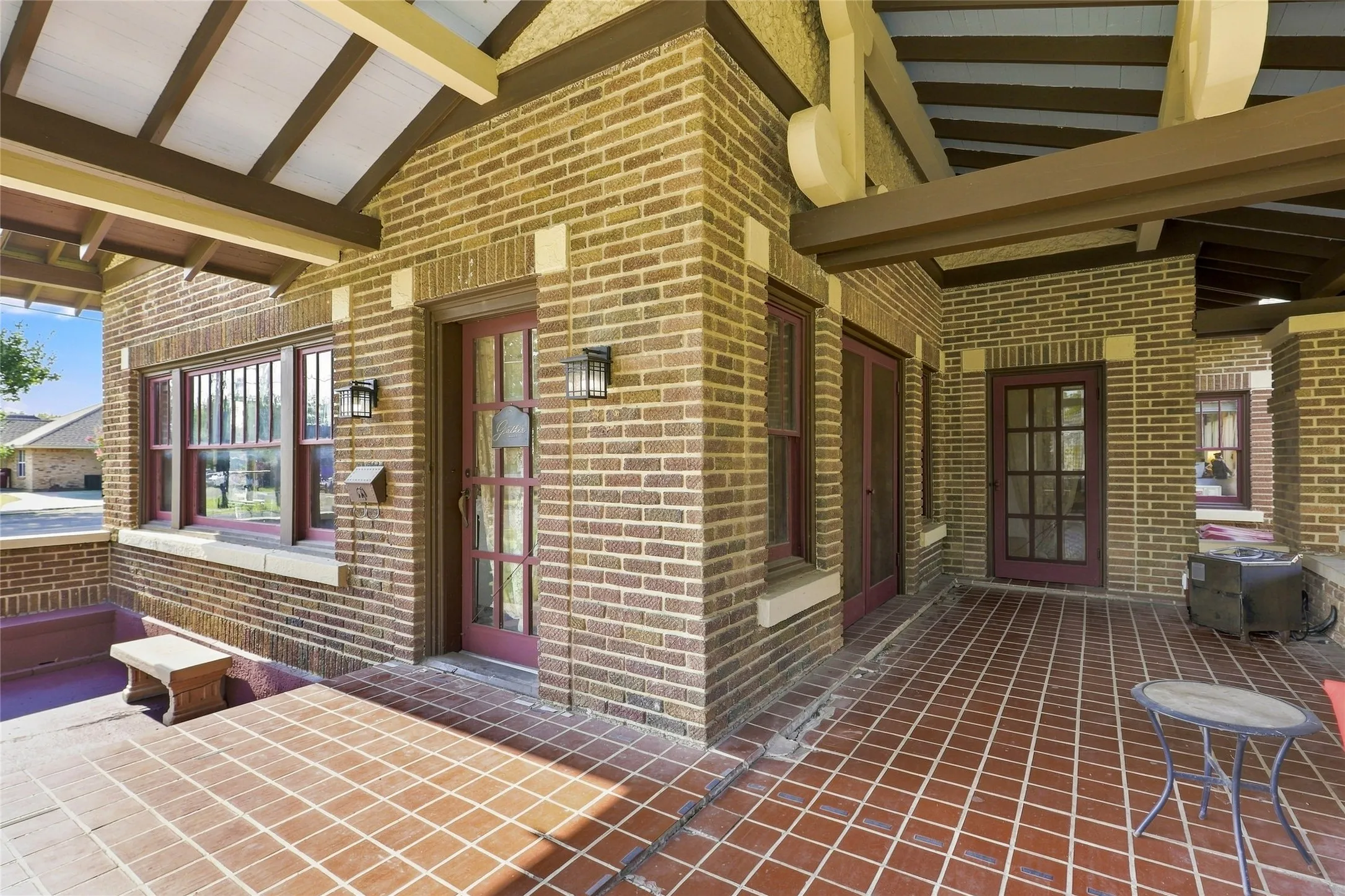 Single Family Residence For Sale in Fannin County , 701 Pecan Street, Honey Grove, Texas 75446, 2 Bedrooms, 2 Bathrooms, 2 Garage spaces, 1,946 Sqft, built in 1918, Price $259,999, mls#21350905, Real Estate Agent in Honey Grove, Homes For Sale in Fannin county, Homes For Sale in Honey Grove, Realtor in Honey Grove Texas, Real Estate Brokerage Independent Realty Texas, Luminita Cordes Realtor