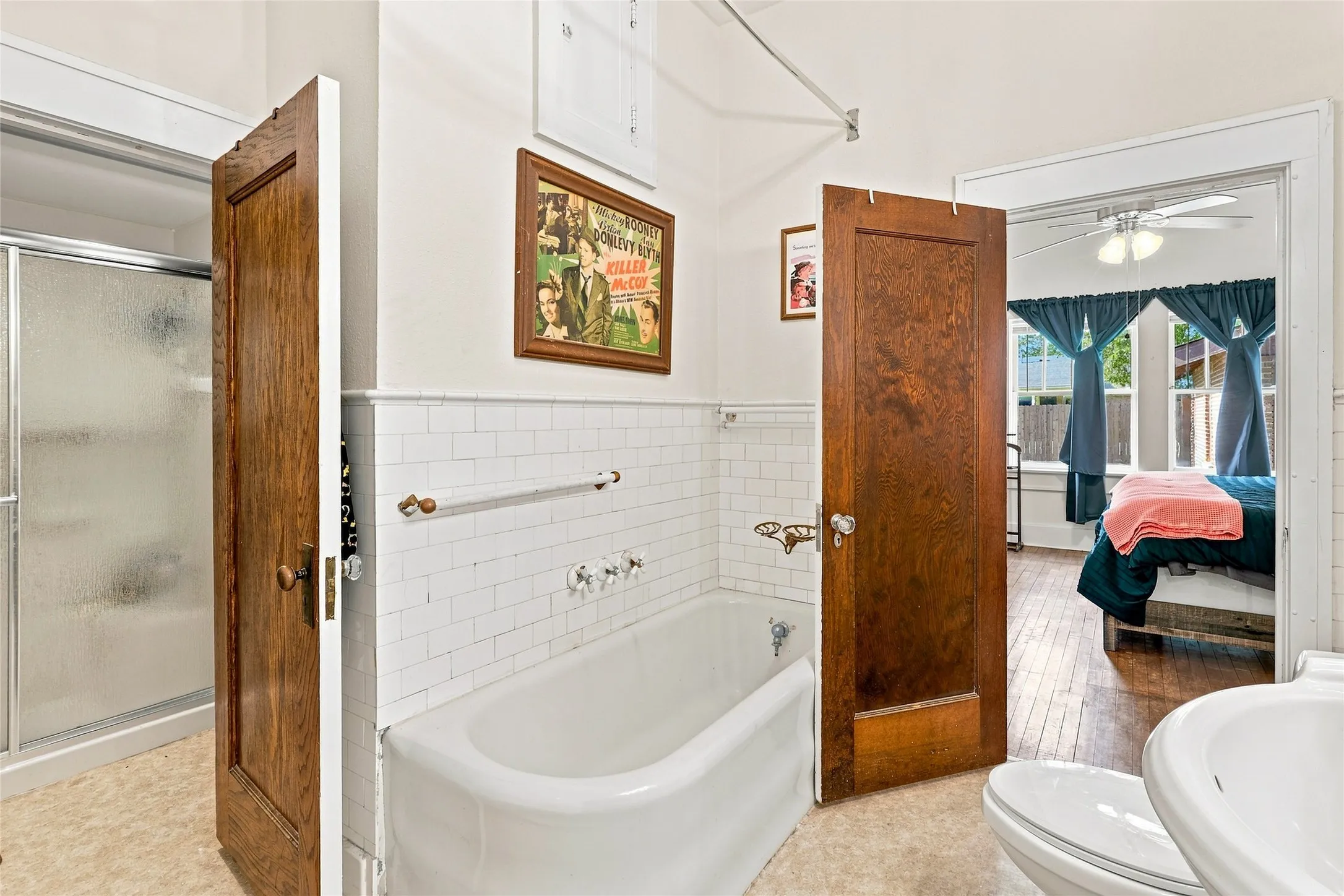 Single Family Residence For Sale in Fannin County , 701 Pecan Street, Honey Grove, Texas 75446, 2 Bedrooms, 2 Bathrooms, 2 Garage spaces, 1,946 Sqft, built in 1918, Price $259,999, mls#21350905, Real Estate Agent in Honey Grove, Homes For Sale in Fannin county, Homes For Sale in Honey Grove, Realtor in Honey Grove Texas, Real Estate Brokerage Independent Realty Texas, Luminita Cordes Realtor
