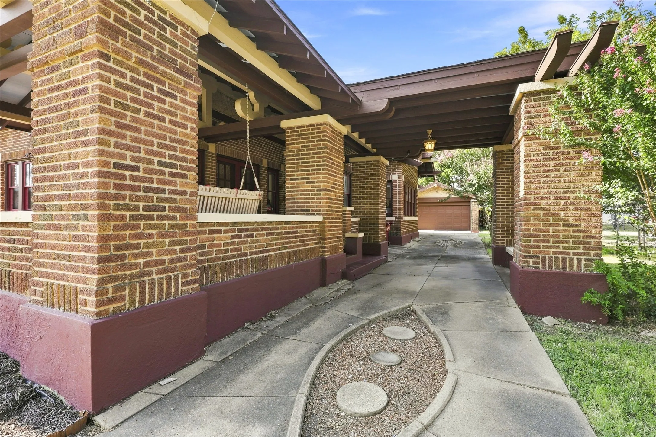 Single Family Residence For Sale in Fannin County , 701 Pecan Street, Honey Grove, Texas 75446, 2 Bedrooms, 2 Bathrooms, 2 Garage spaces, 1,946 Sqft, built in 1918, Price $259,999, mls#21350905, Real Estate Agent in Honey Grove, Homes For Sale in Fannin county, Homes For Sale in Honey Grove, Realtor in Honey Grove Texas, Real Estate Brokerage Independent Realty Texas, Luminita Cordes Realtor