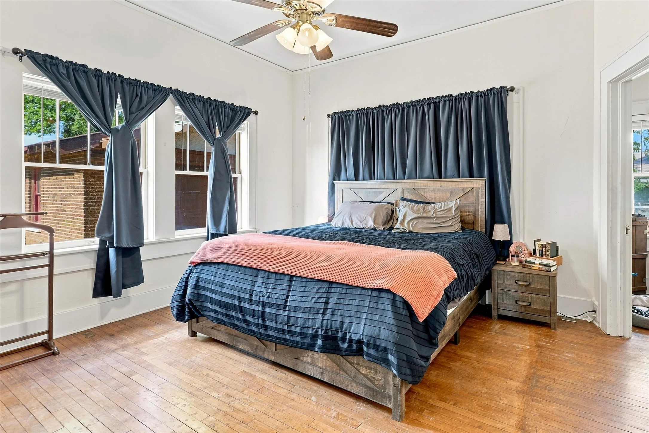 Single Family Residence For Sale in Fannin County , 701 Pecan Street, Honey Grove, Texas 75446, 2 Bedrooms, 2 Bathrooms, 2 Garage spaces, 1,946 Sqft, built in 1918, Price $259,999, mls#21350905, Real Estate Agent in Honey Grove, Homes For Sale in Fannin county, Homes For Sale in Honey Grove, Realtor in Honey Grove Texas, Real Estate Brokerage Independent Realty Texas, Luminita Cordes Realtor